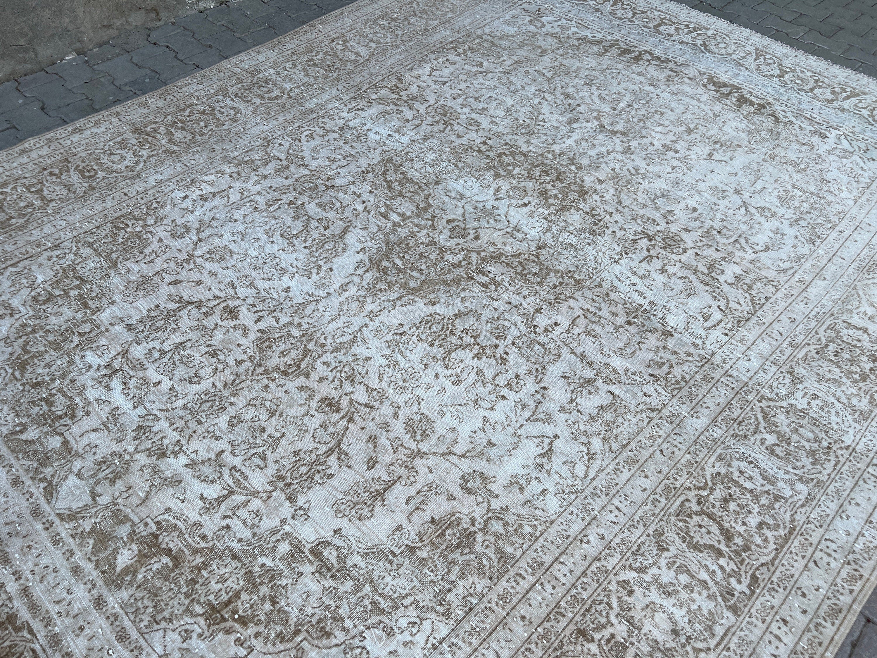 9x12 Hand-Knotted Wool Oushak Rug: Neutral Vintage Floral Carpet