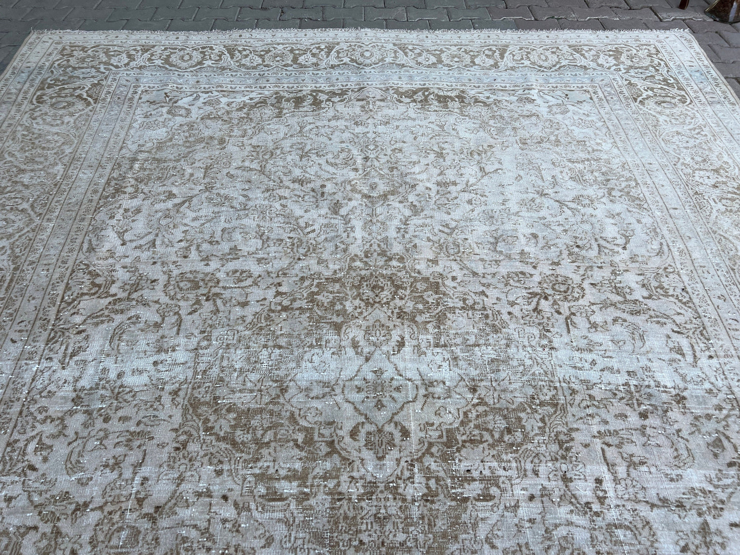 9x12 Hand-Knotted Wool Oushak Rug: Neutral Vintage Floral Carpet