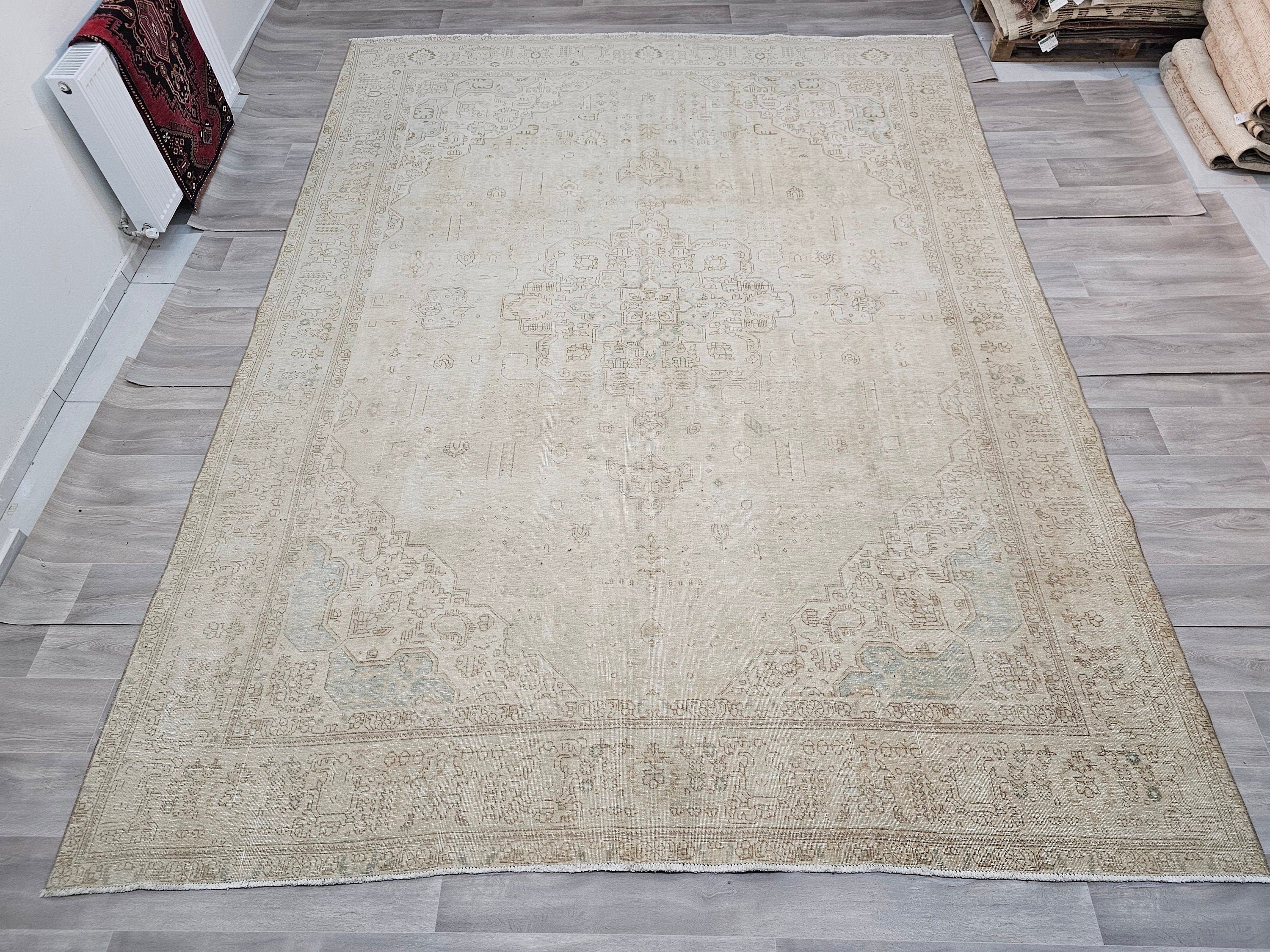 Oversized Neutral Heriz Rug: 9.5x12.7 ft. Vintage Persian Wool Carpet
