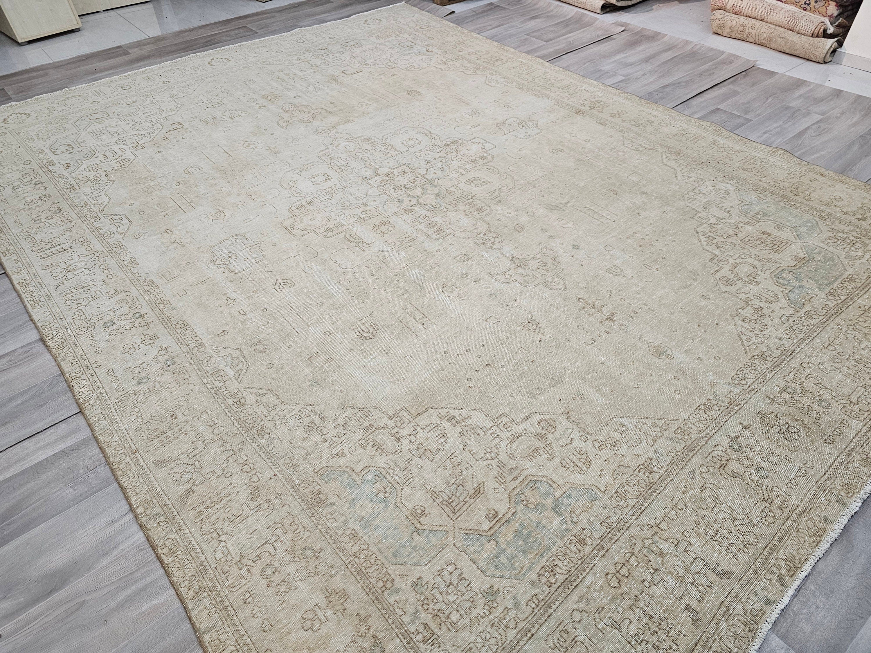 Oversized Neutral Heriz Rug: 9.5x12.7 ft. Vintage Persian Wool Carpet