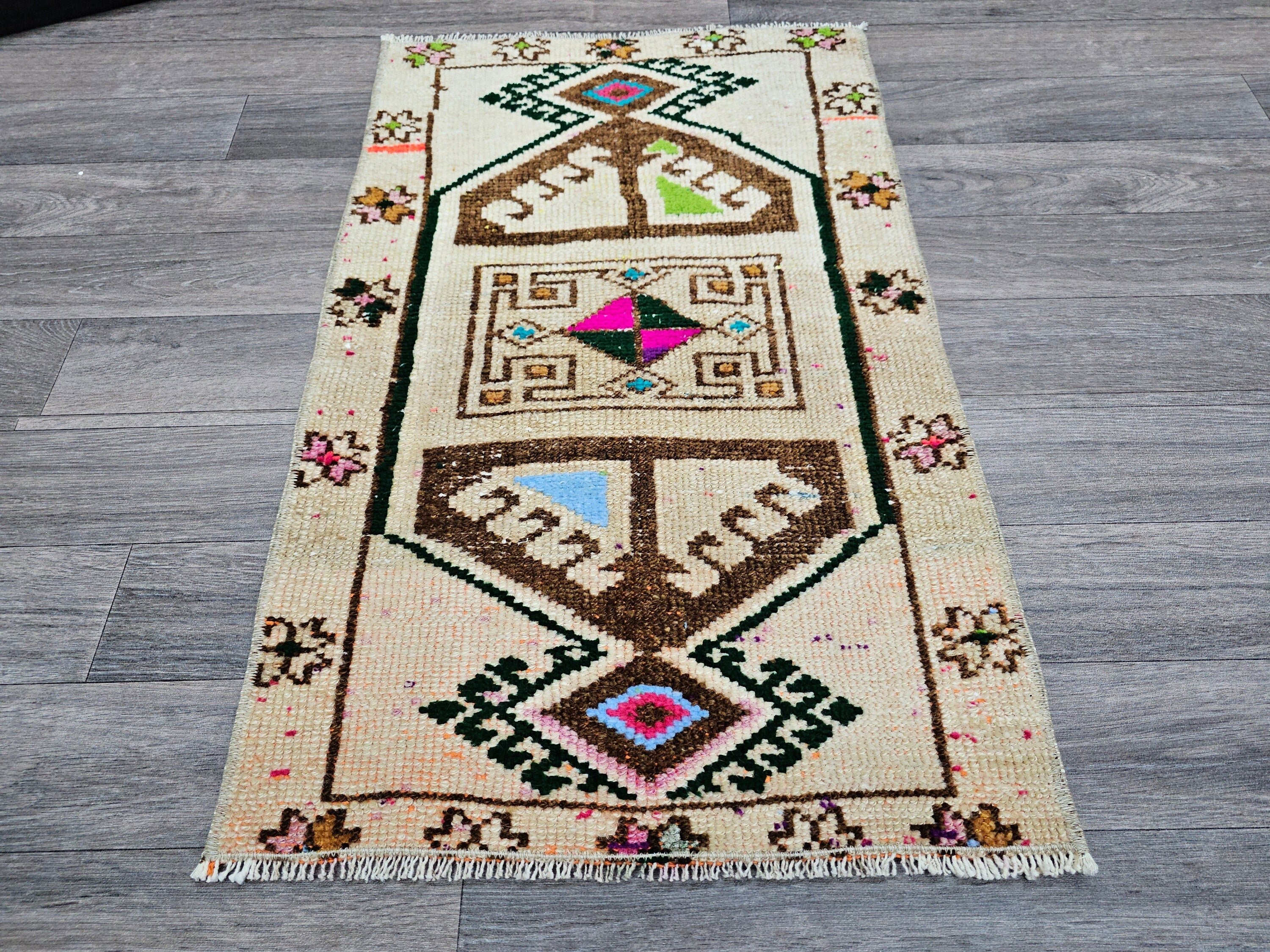 Vintage Oushak Wool Rug: 20x32 Neutral Turkish Doormat