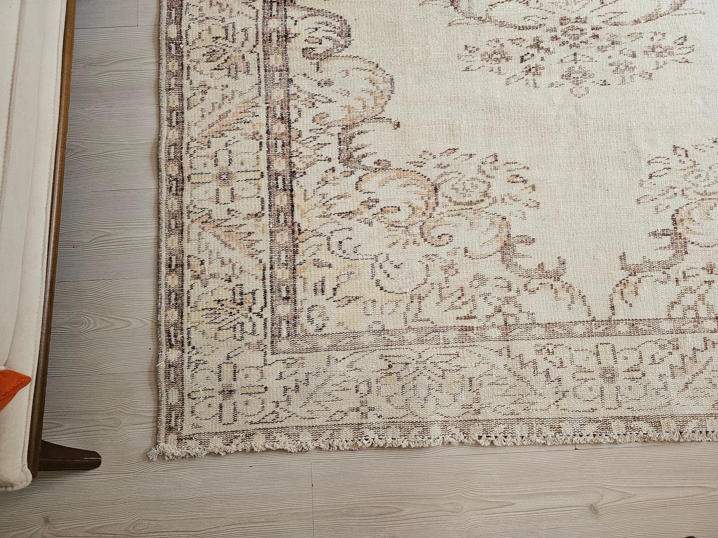 Vintage Turkish Wool Area Rug (6.1x9.5 ft): Neutral Bohemian Carpet
