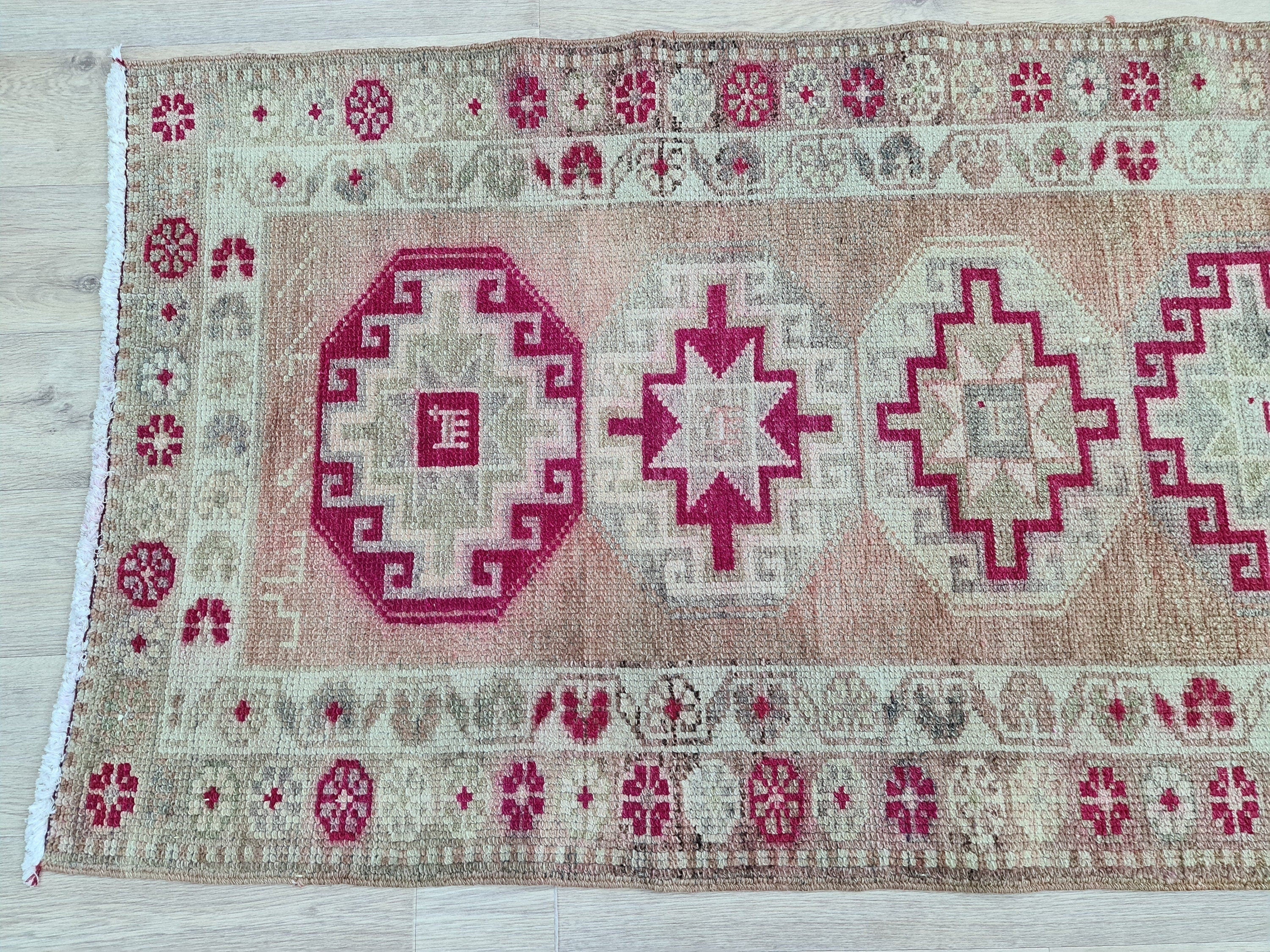 Hand Woven Wool Runner Rug: Vintage Oushak Herki Design (2.85x11.8 feet)