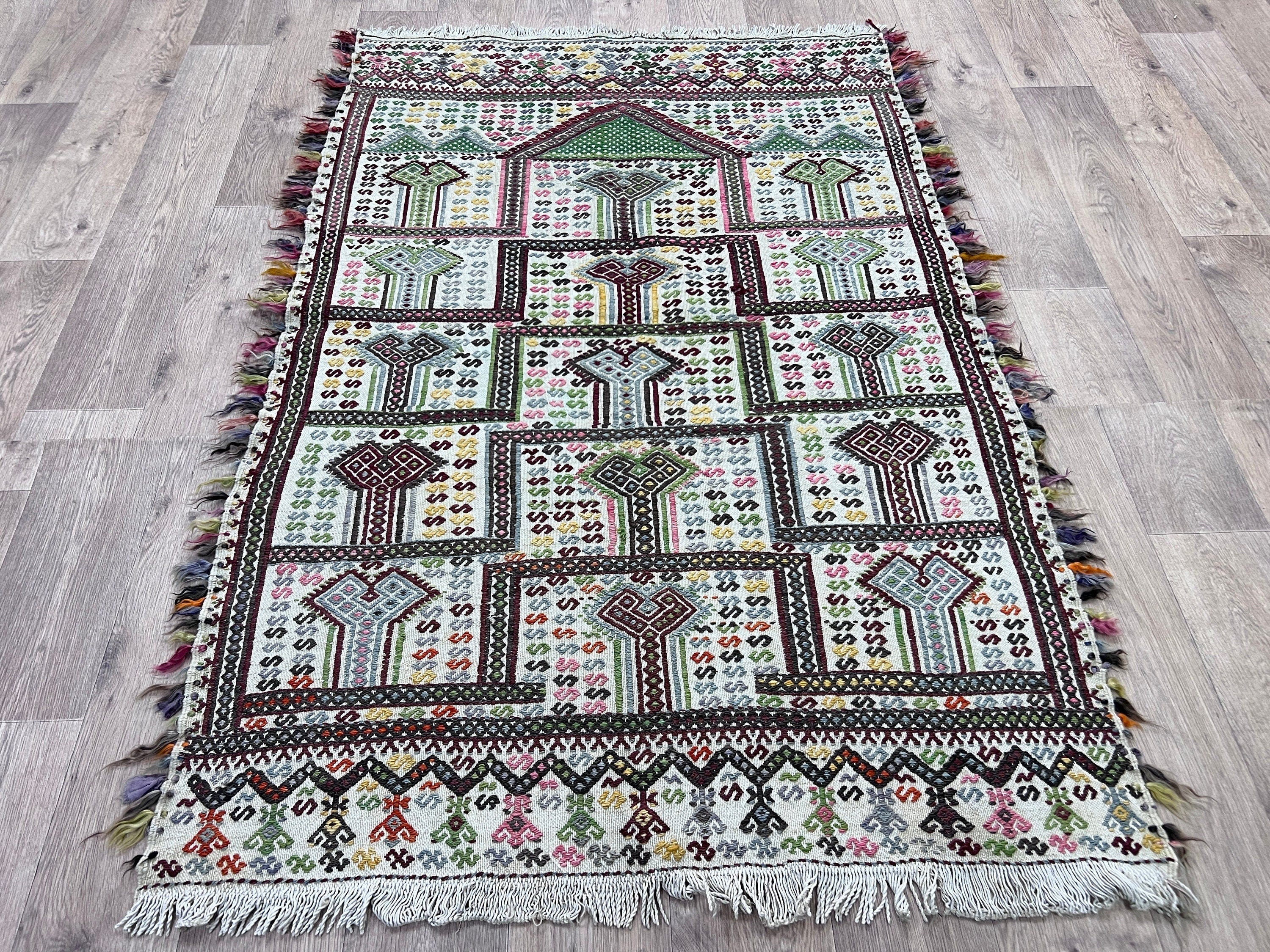 Small Turkish Kilim Rug: Handmade Wool Anatolian Carpet (4x6 ft)