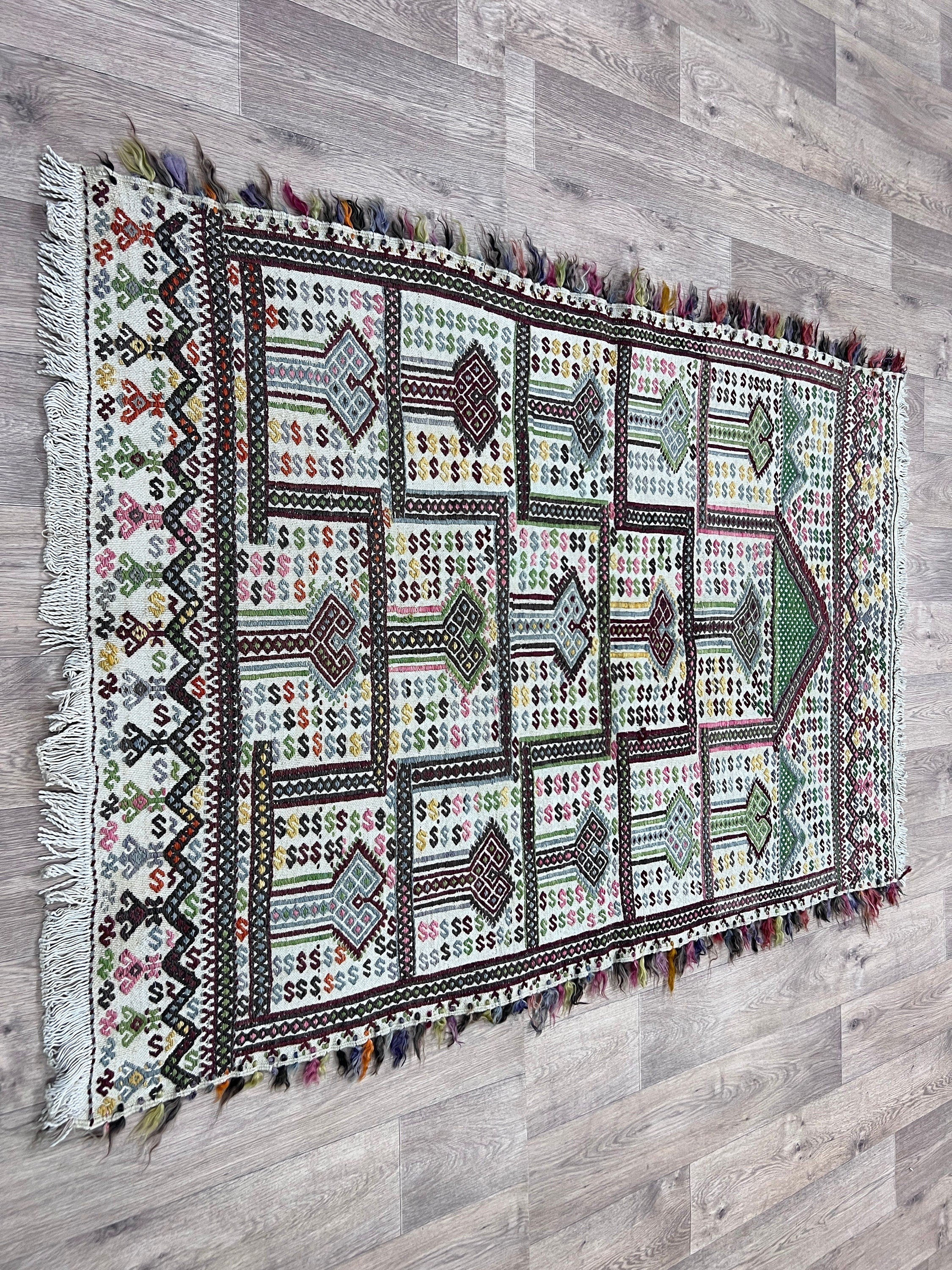 Small Turkish Kilim Rug: Handmade Wool Anatolian Carpet (4x6 ft)