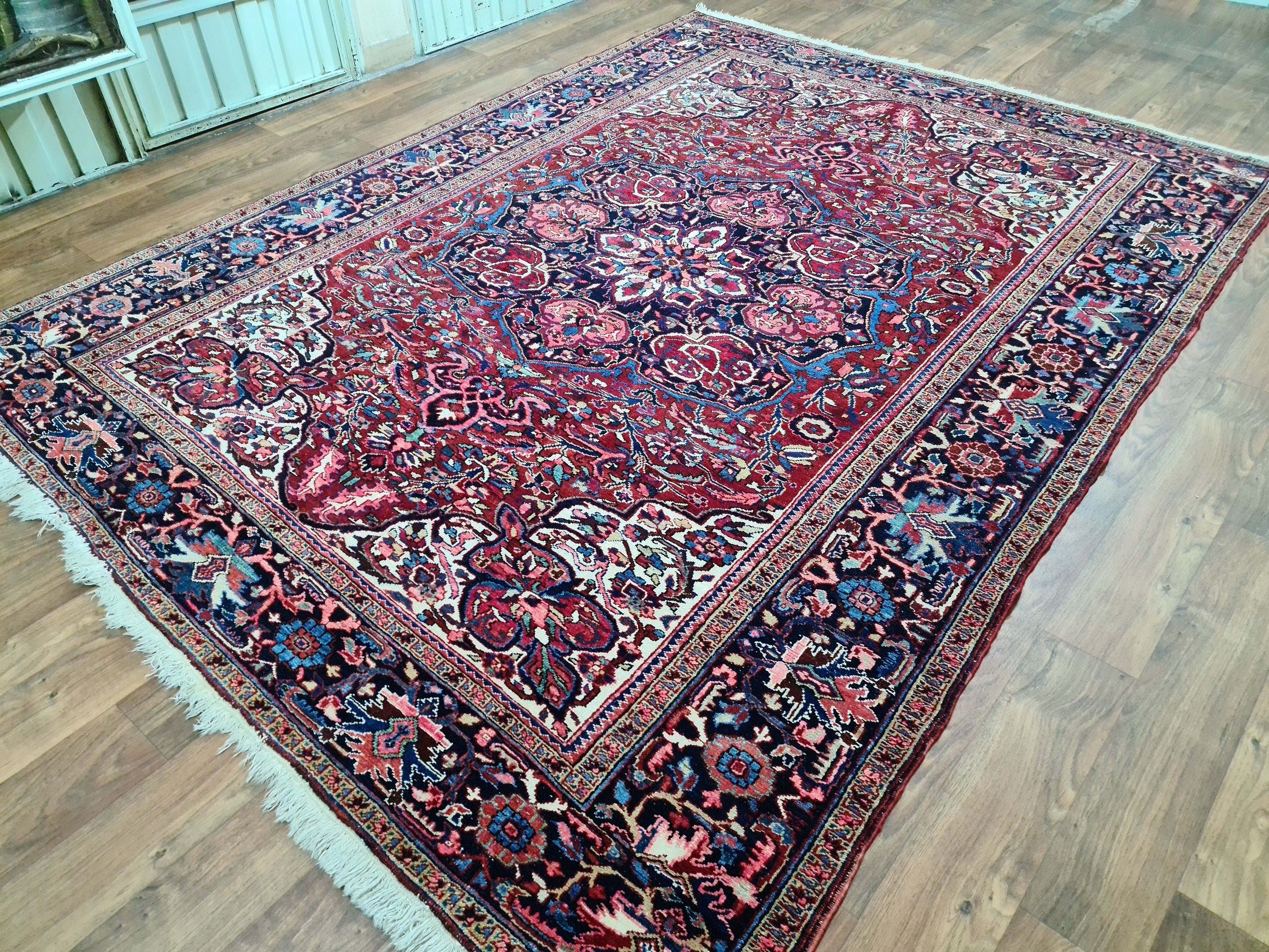 Large Hand-Knotted Heriz Rug: Antique Wool Oriental Carpet
