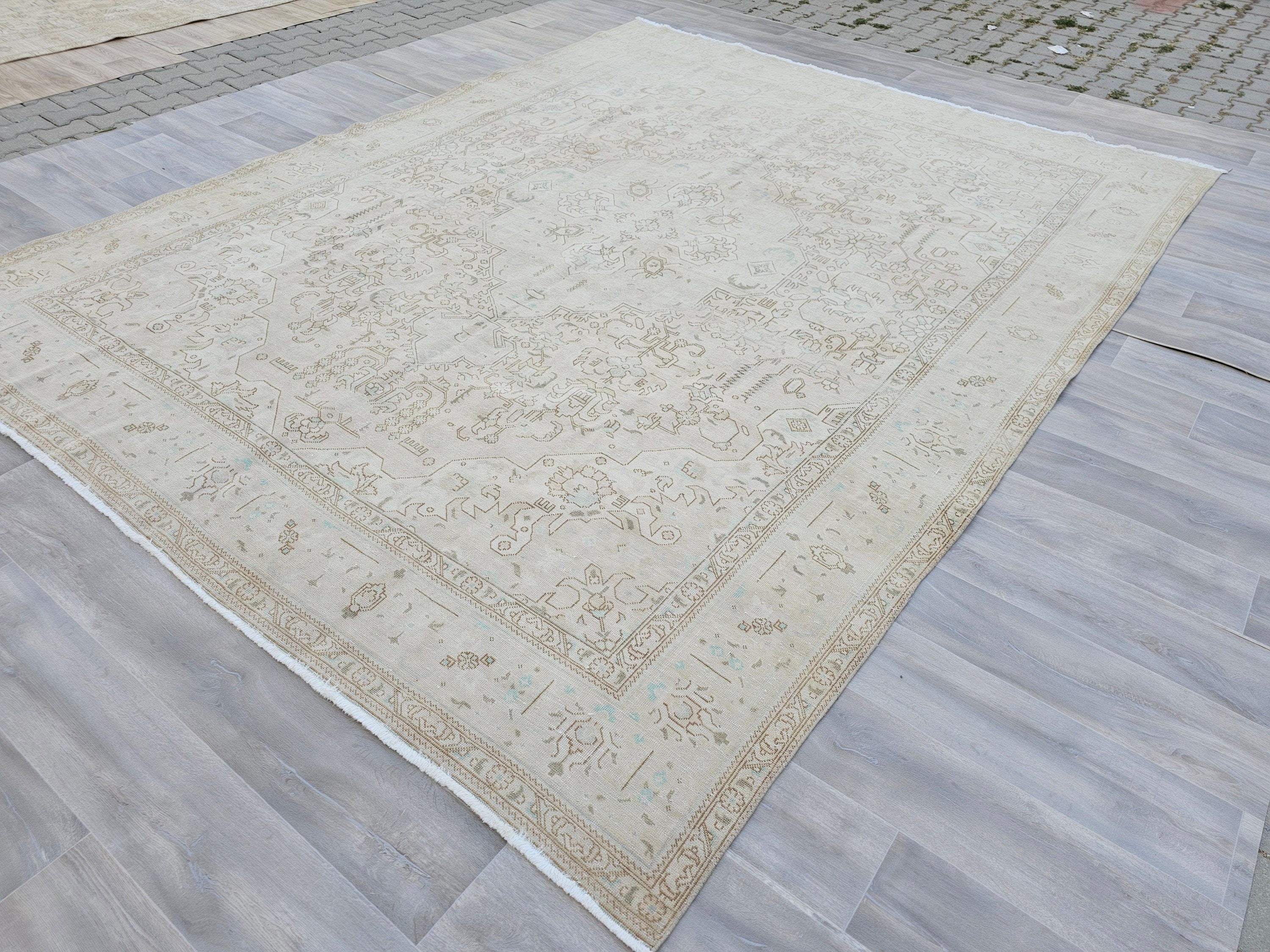 Hand Knotted Heriz Wool Rug 9x12: Oversize Vintage Geometric Area Rug