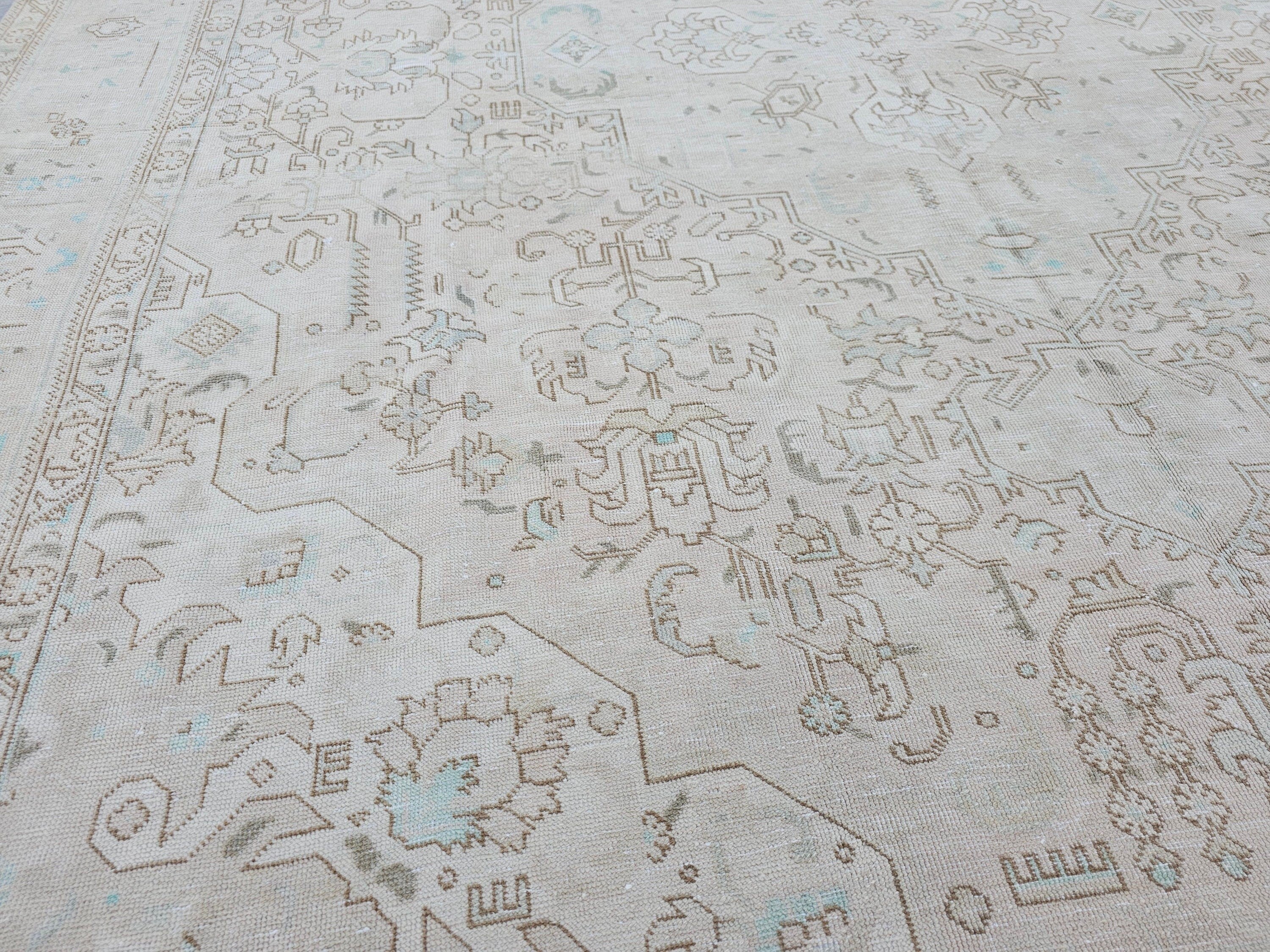 Hand Knotted Heriz Wool Rug 9x12: Oversize Vintage Geometric Area Rug