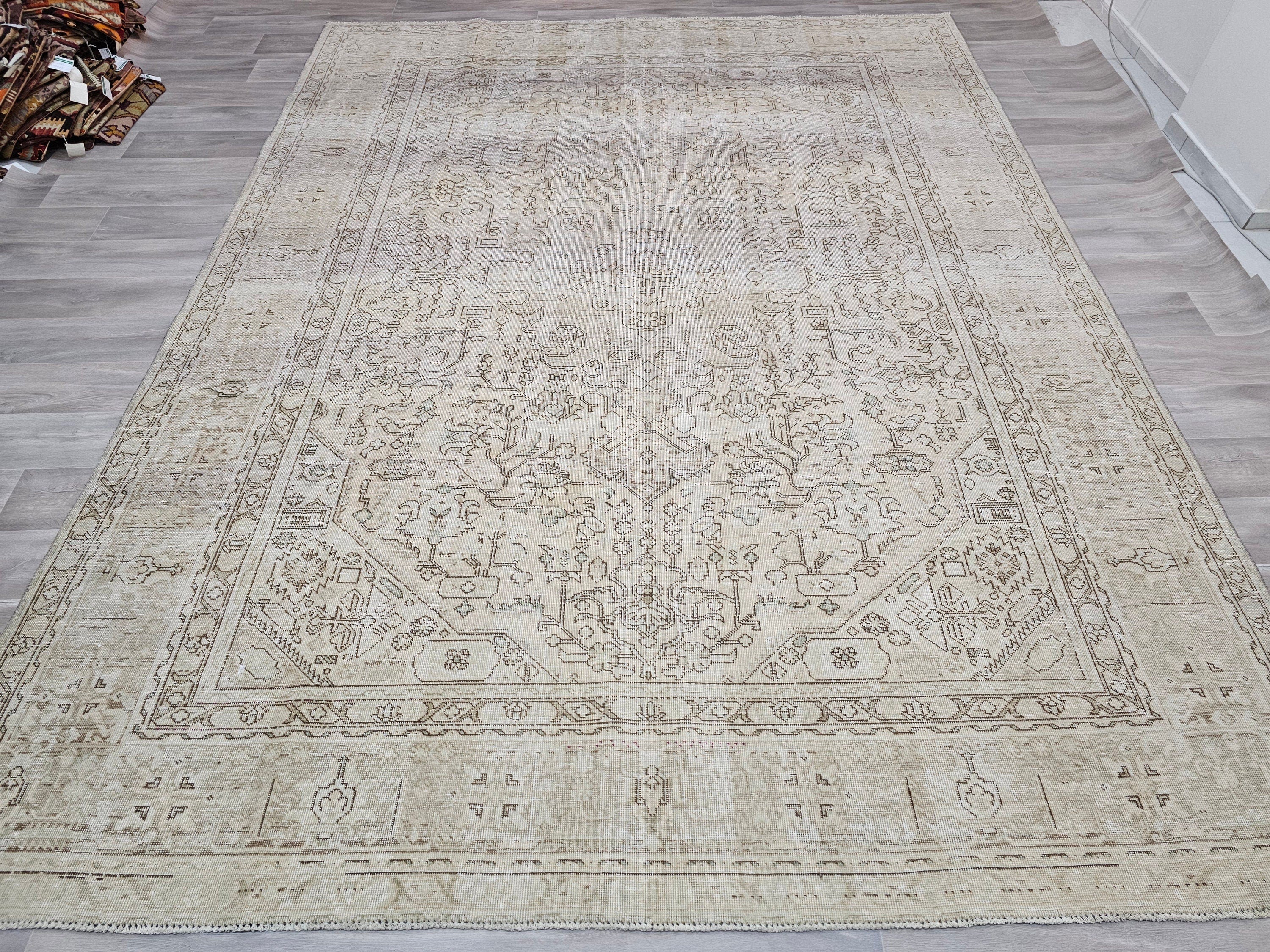 Hand Knotted Wool Turkish Rug 9x12: Oversized Vintage Heriz Carpet