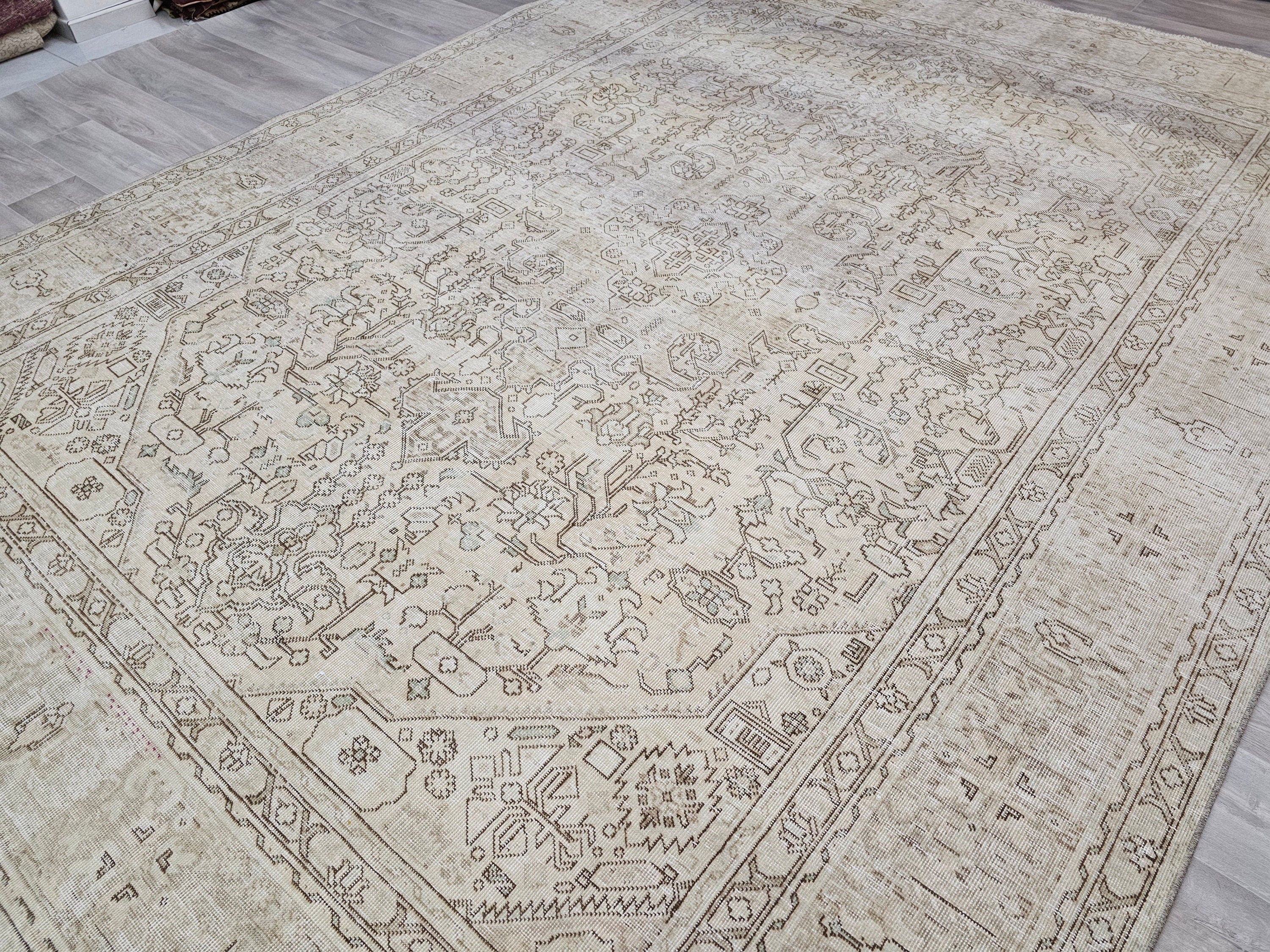 Hand Knotted Wool Turkish Rug 9x12: Oversized Vintage Heriz Carpet