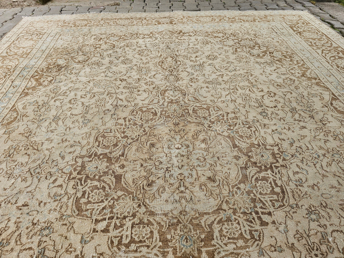 9x12 Vintage Turkish Rug: Neutral Faded Distressed Area Carpet