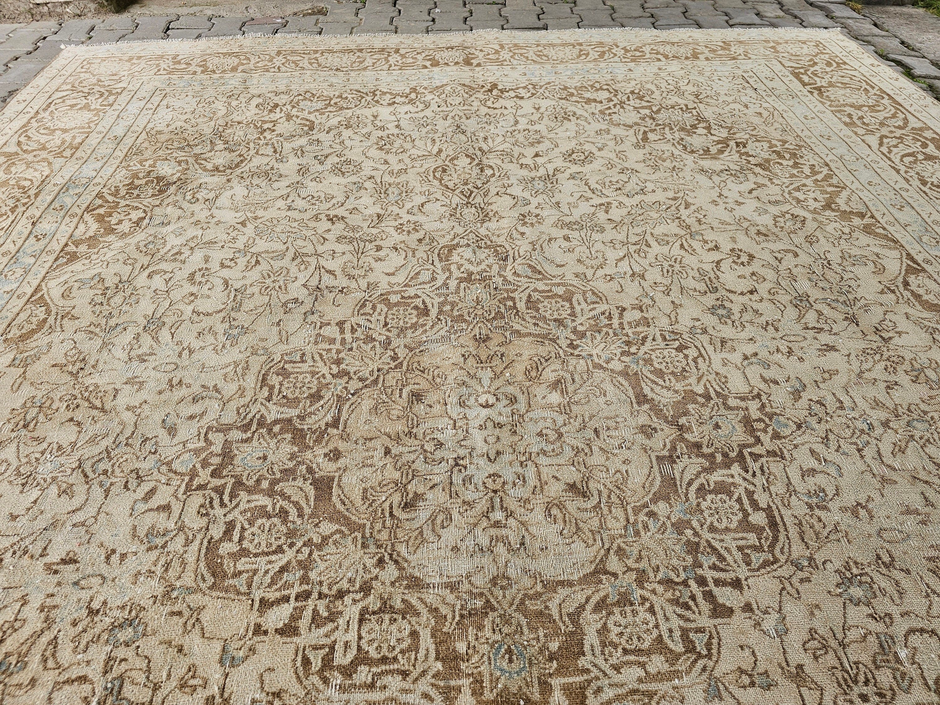 9x12 Vintage Turkish Rug: Neutral Faded Distressed Area Carpet