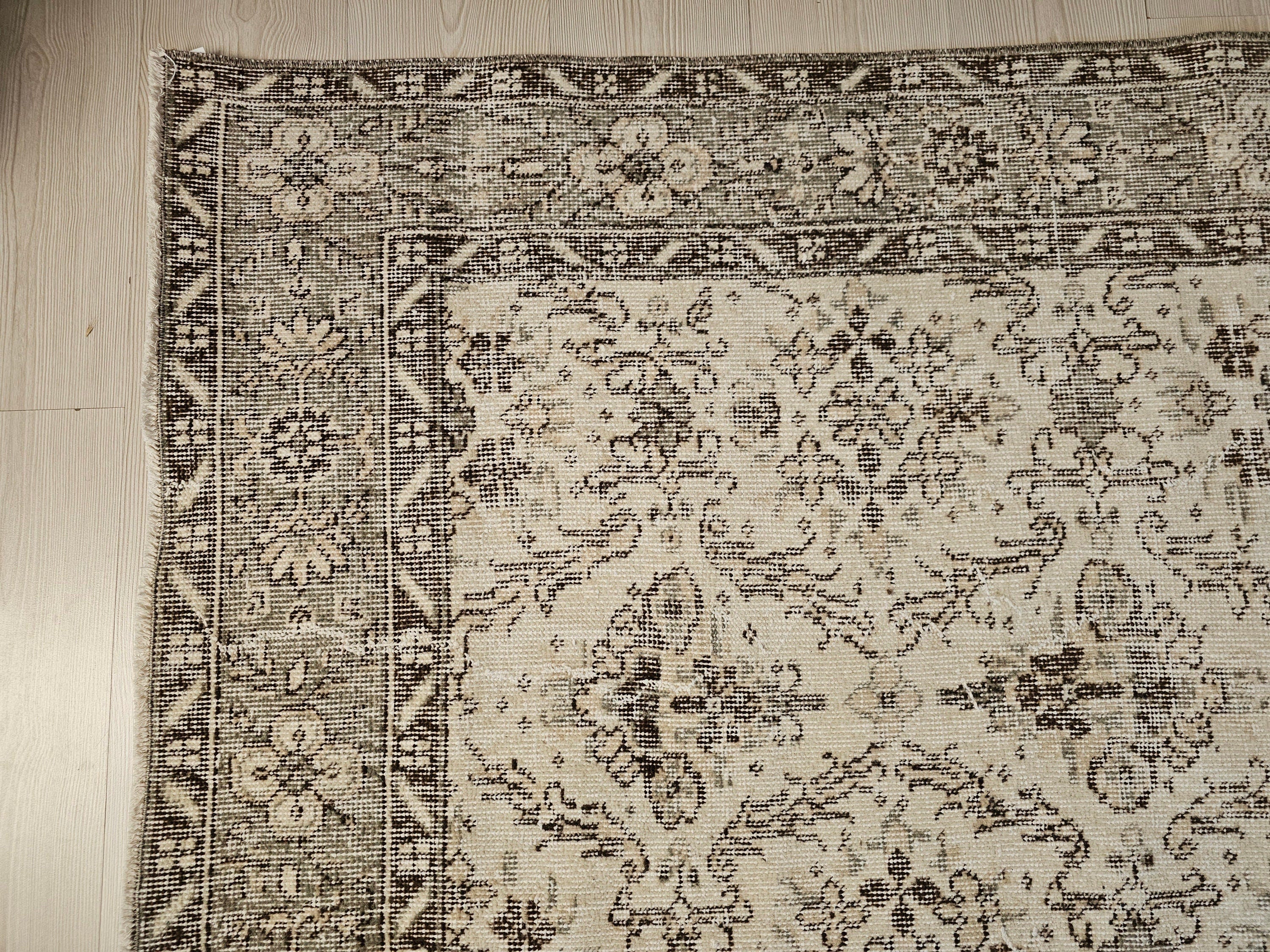 Neutral Floral Oushak Rug: 6x9 Vintage Hand-Knotted Wool Area Rug
