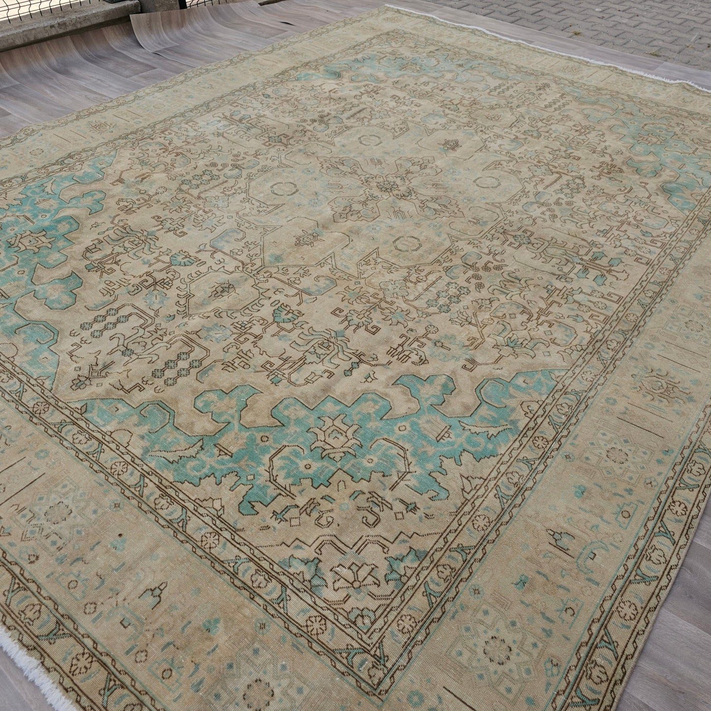 9x12 Vintage Turkish Rug: Beige & Sage Wool Carpet