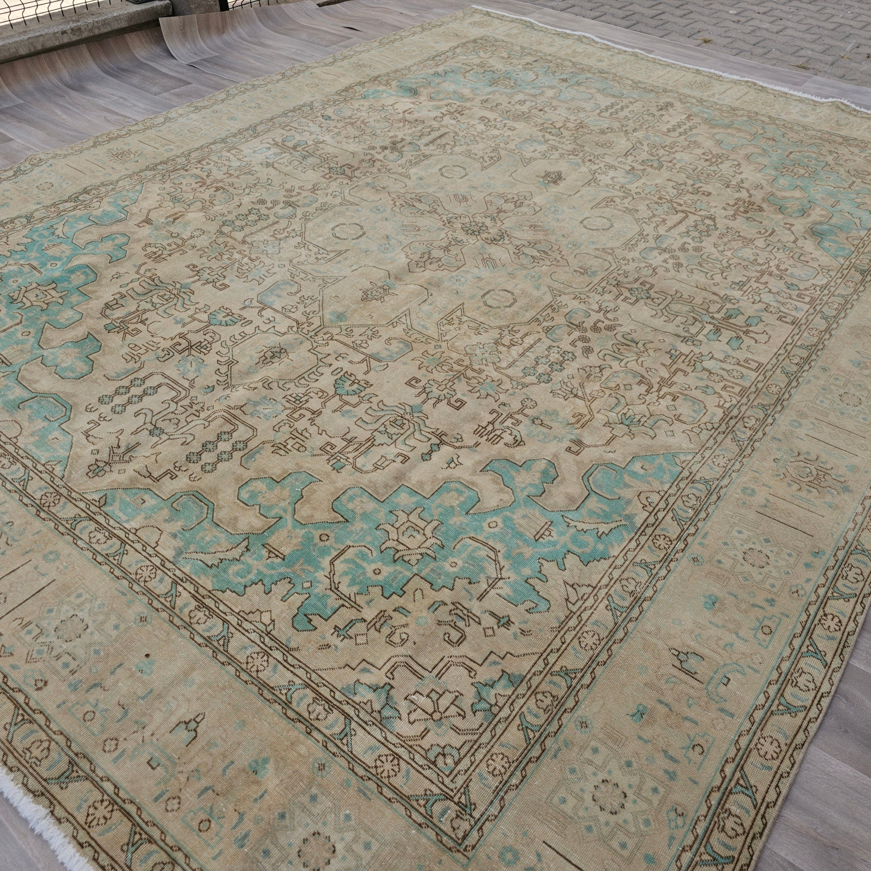 9x12 Vintage Turkish Rug: Beige & Sage Wool Carpet