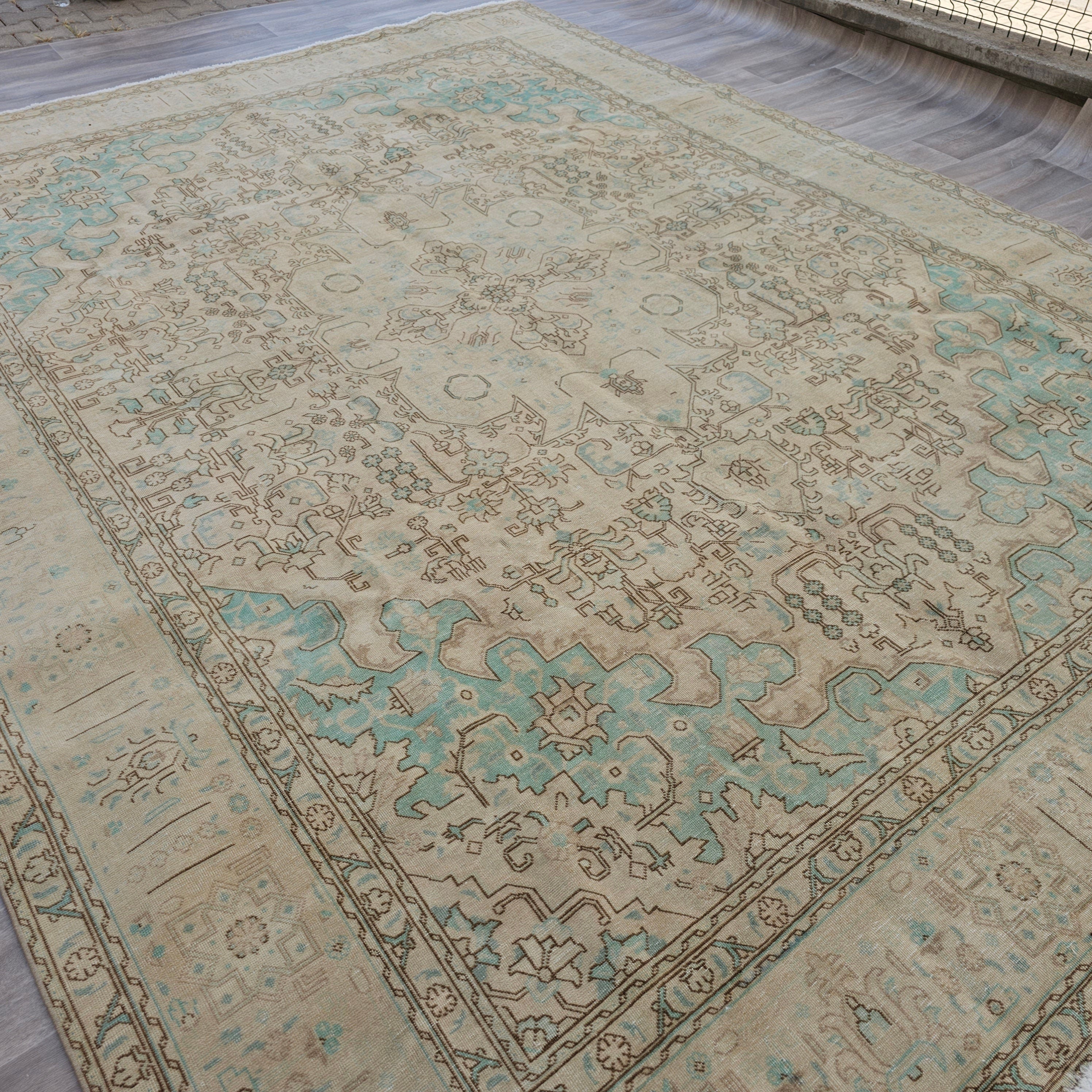 9x12 Vintage Turkish Rug: Beige & Sage Wool Carpet