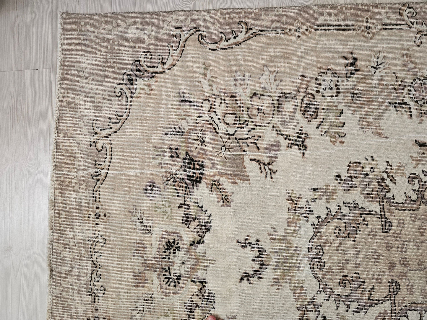 Vintage Turkish Wool Rug 5x8: Beige Floral Oushak Accent Carpet