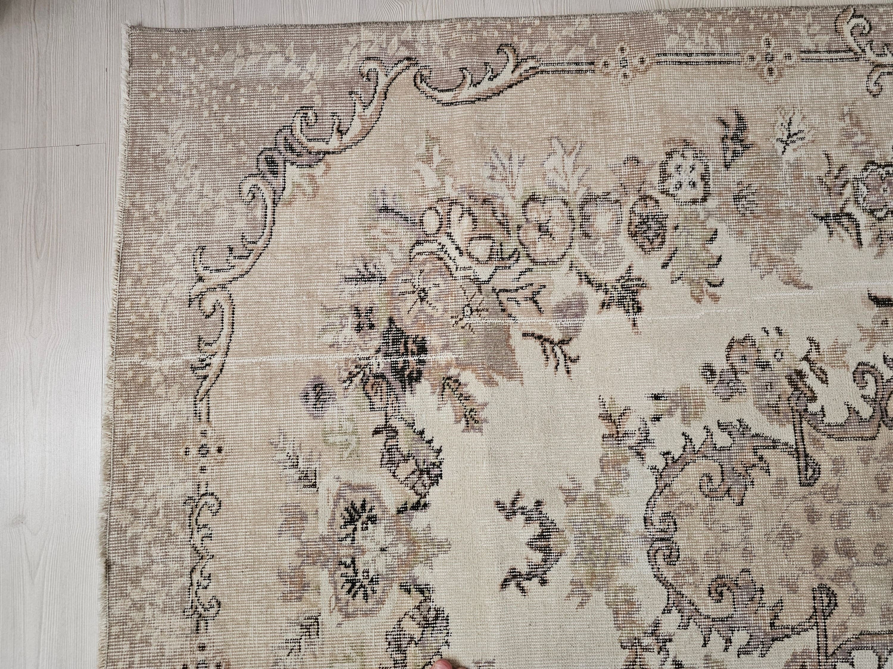 Vintage Turkish Wool Rug 5x8: Beige Floral Oushak Accent Carpet