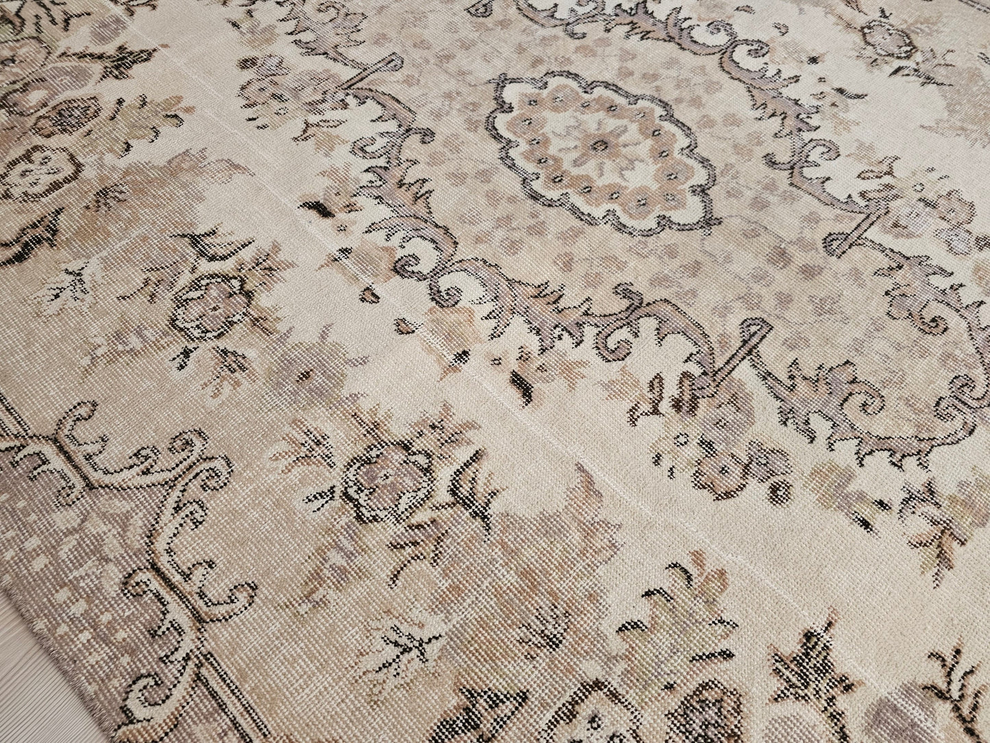 Vintage Turkish Wool Rug 5x8: Beige Floral Oushak Accent Carpet
