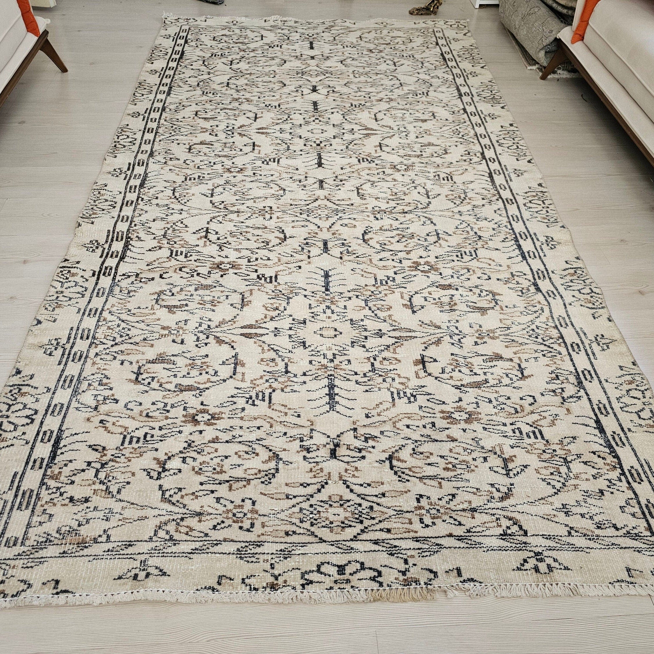 Cream Floral Oushak Rug: 5x9 Vintage Hand-Knotted Turkish Wool