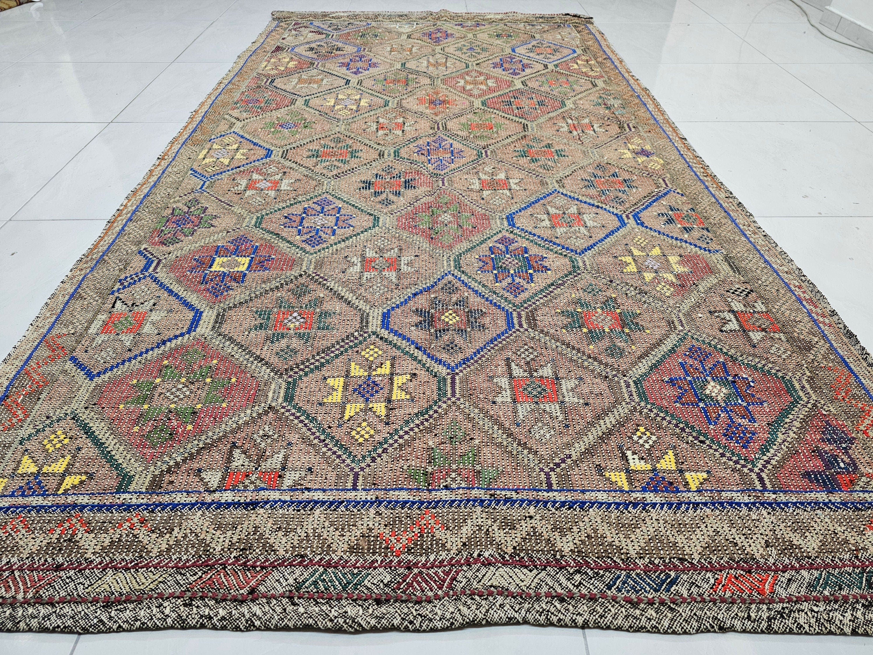 Checkered Vintage Handknotted Wool Rug: 5x9.5 ft Eclectic Oriental Carpet