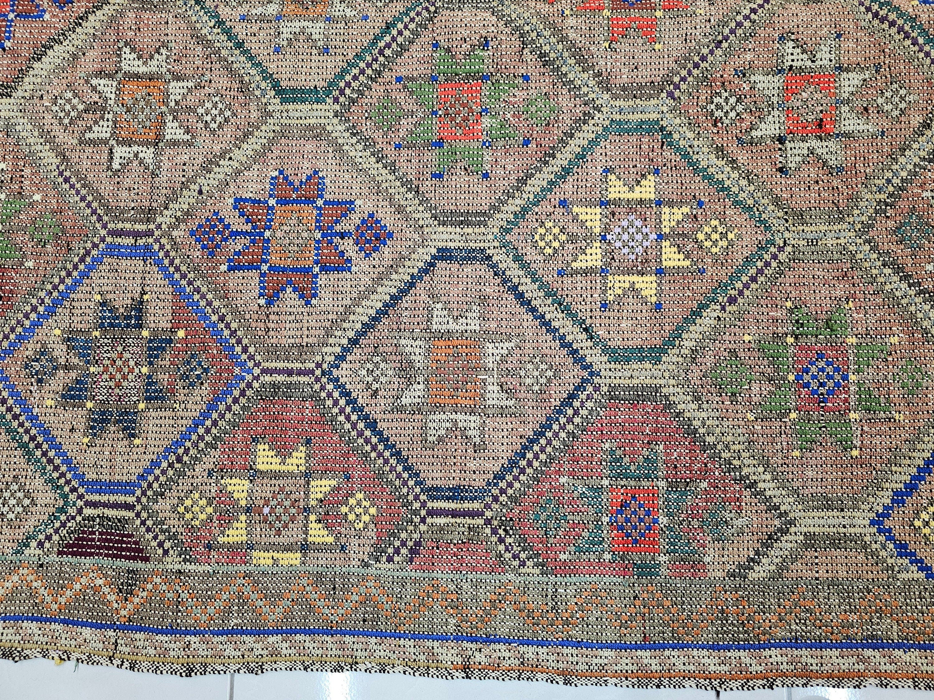Checkered Vintage Handknotted Wool Rug: 5x9.5 ft Eclectic Oriental Carpet