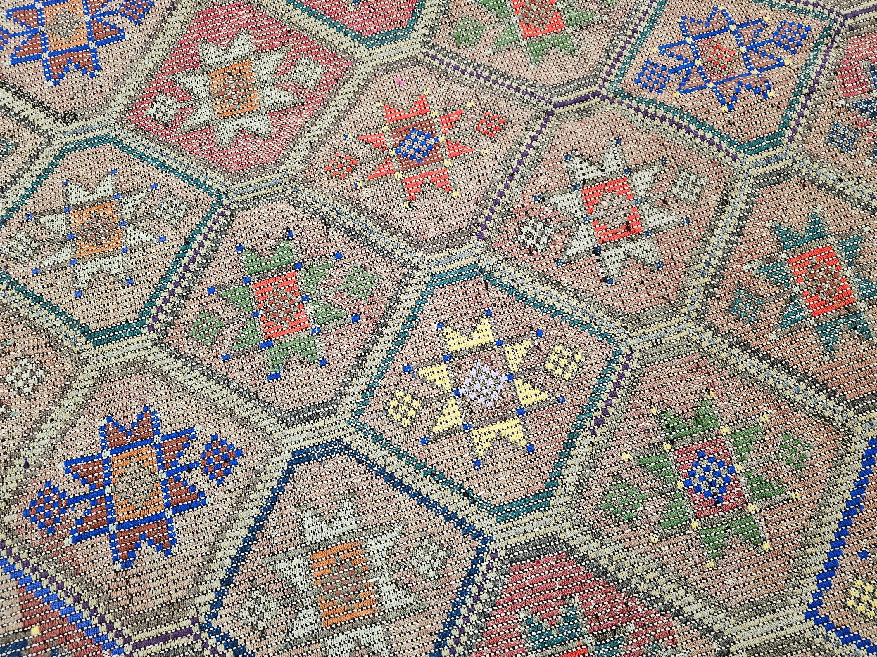 Checkered Vintage Handknotted Wool Rug: 5x9.5 ft Eclectic Oriental Carpet