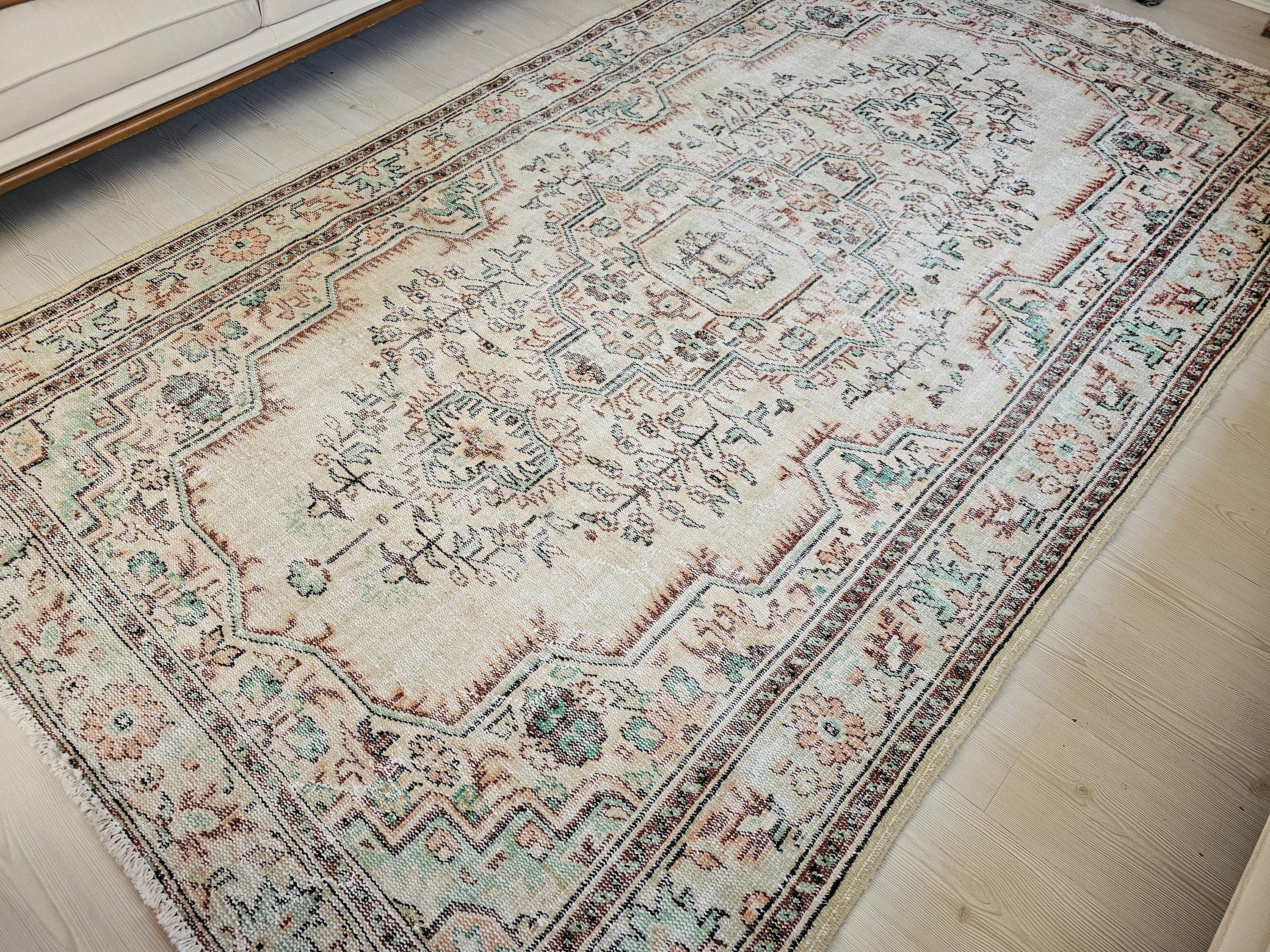 6x9 Antique Turkish Wool Rug: Handmade Geometric Carpet