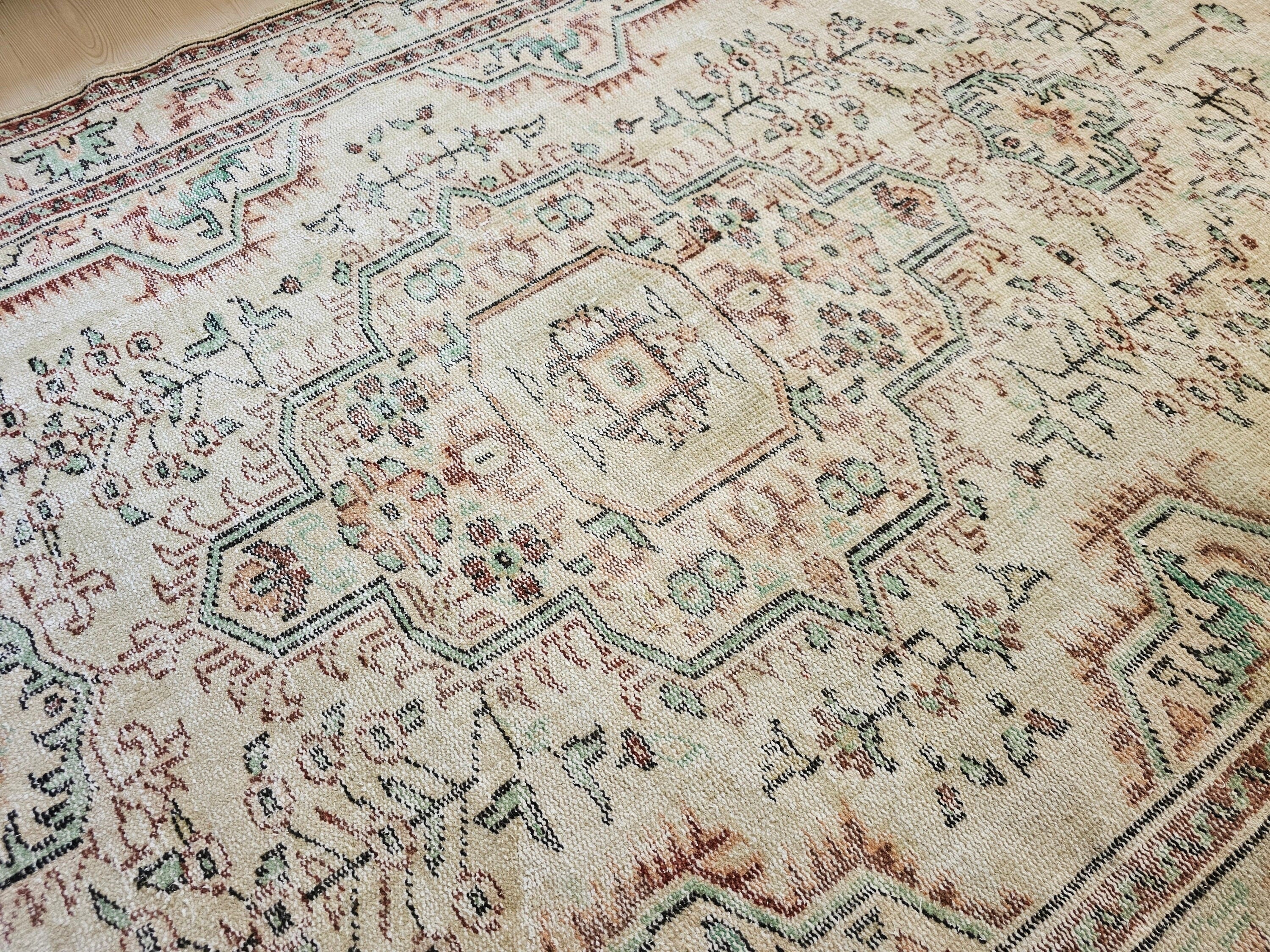 6x9 Antique Turkish Wool Rug: Handmade Geometric Carpet