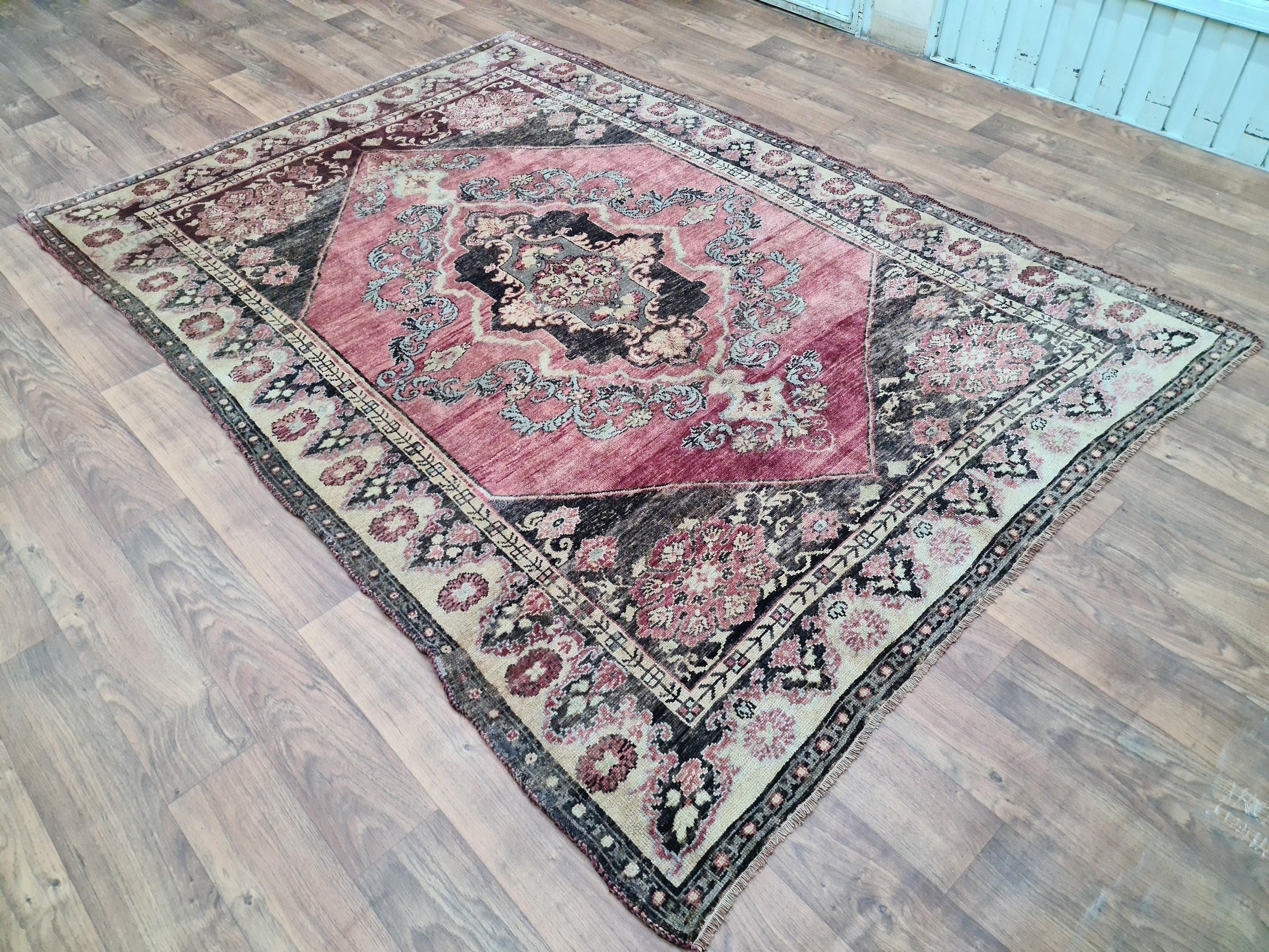 6x9 Vintage Oushak Rug: Hand-Knotted Oriental Wool Carpet