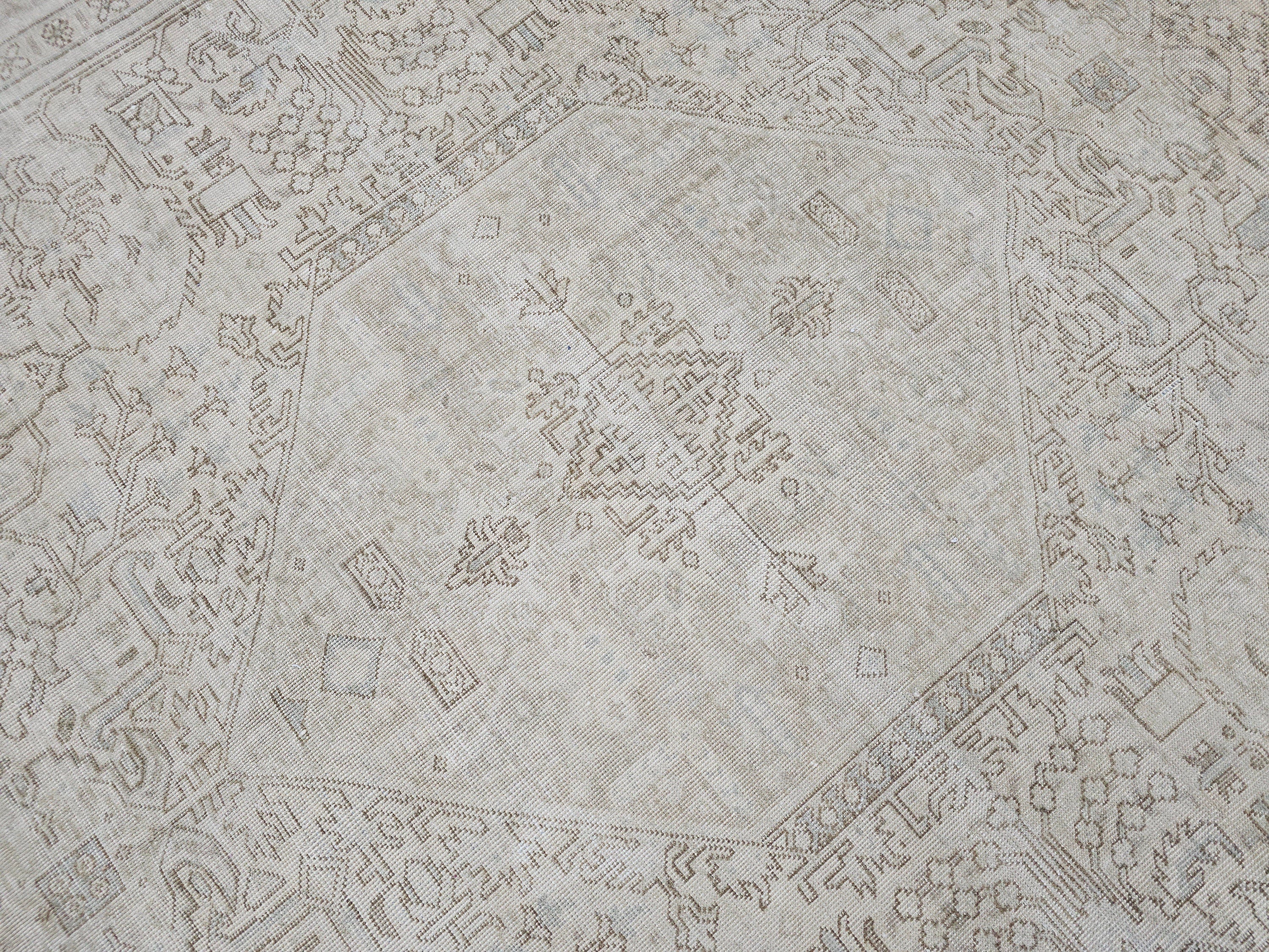 9x12 Vintage Turkish Heriz Rug: Hand-Knotted Wool Carpet