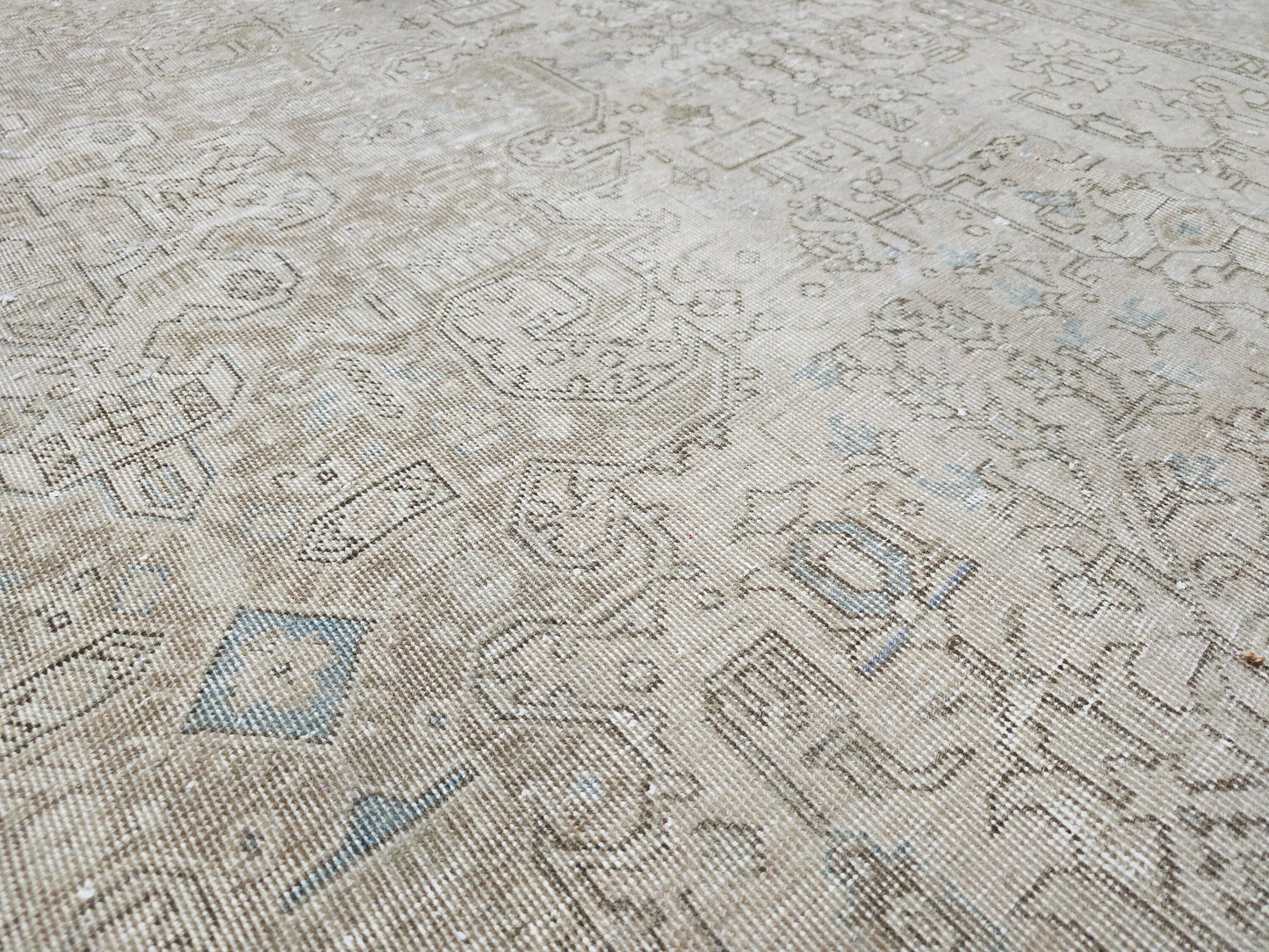 9x12 Vintage Turkish Rug: Hand-Knotted Heriz Wool Carpet