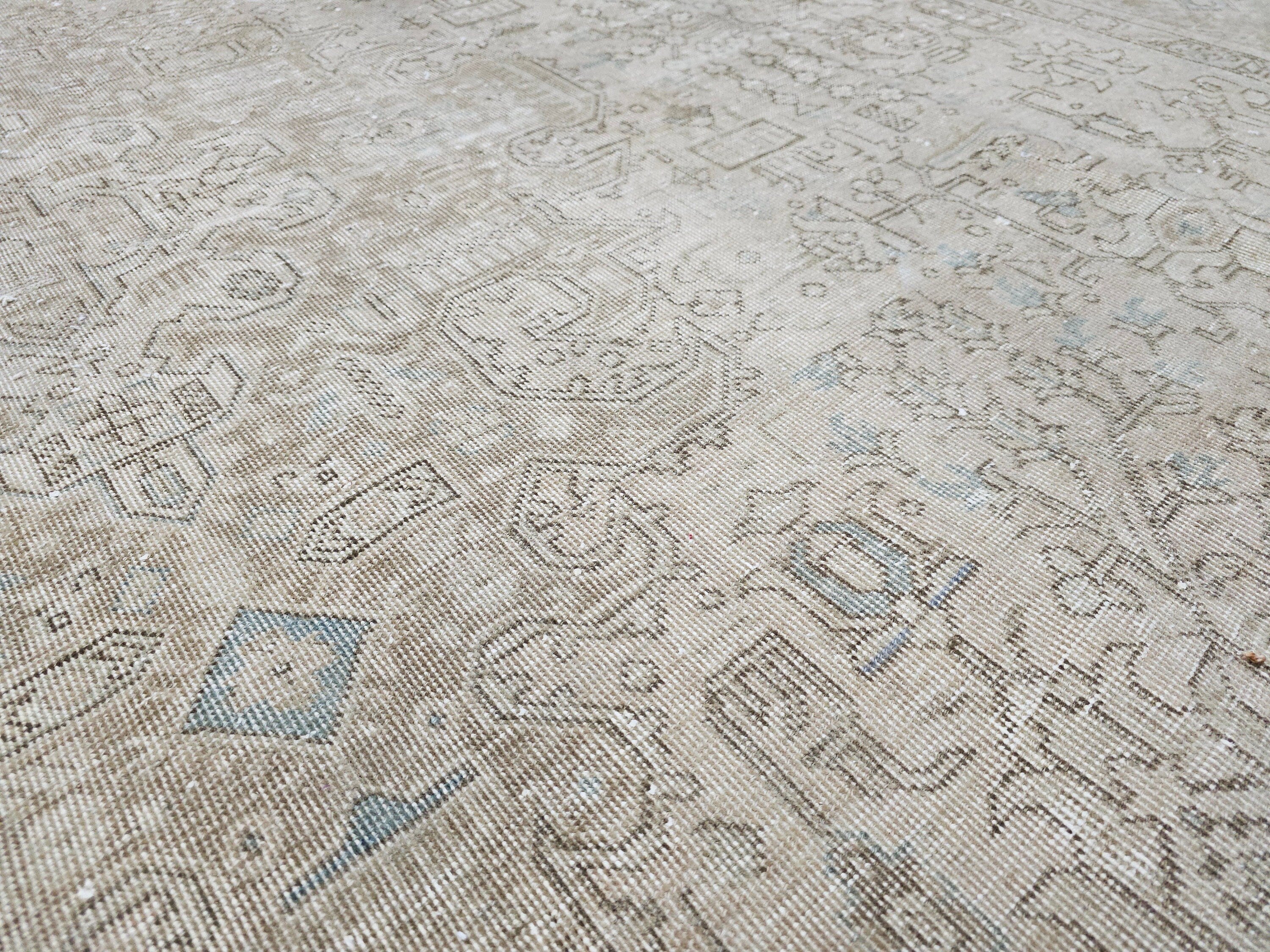 9x12 Vintage Turkish Rug: Hand-Knotted Heriz Wool Carpet