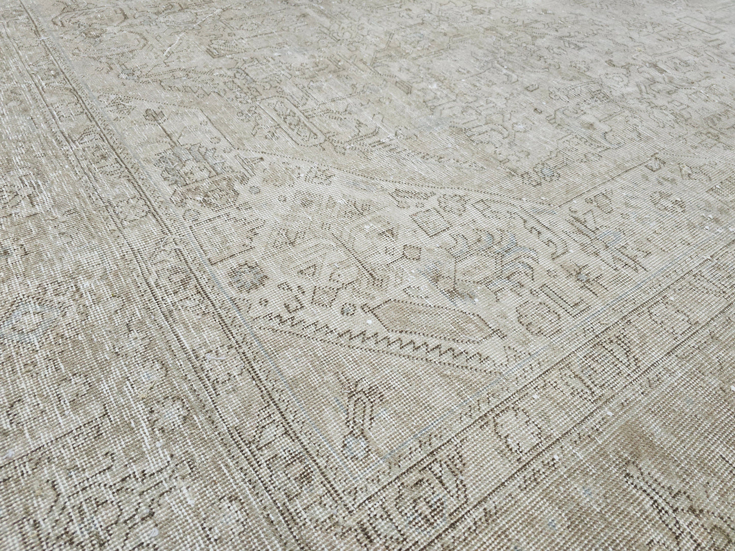 9x12 Vintage Turkish Rug: Hand-Knotted Heriz Wool Carpet