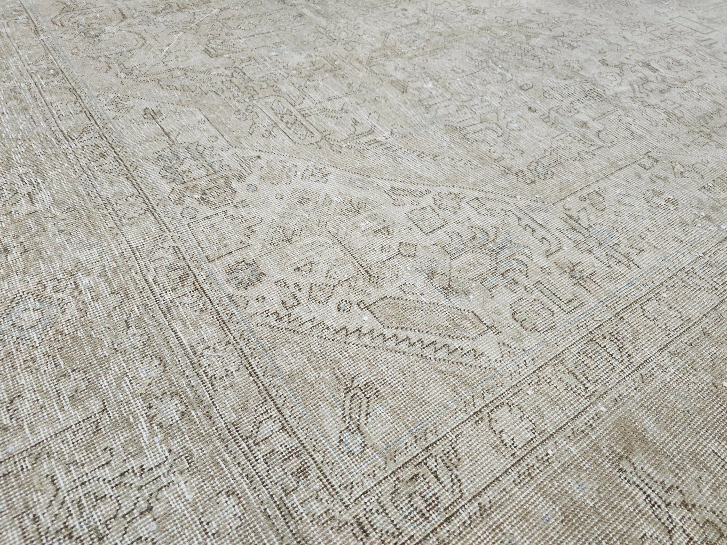 9x12 Vintage Turkish Rug: Hand-Knotted Heriz Wool Carpet
