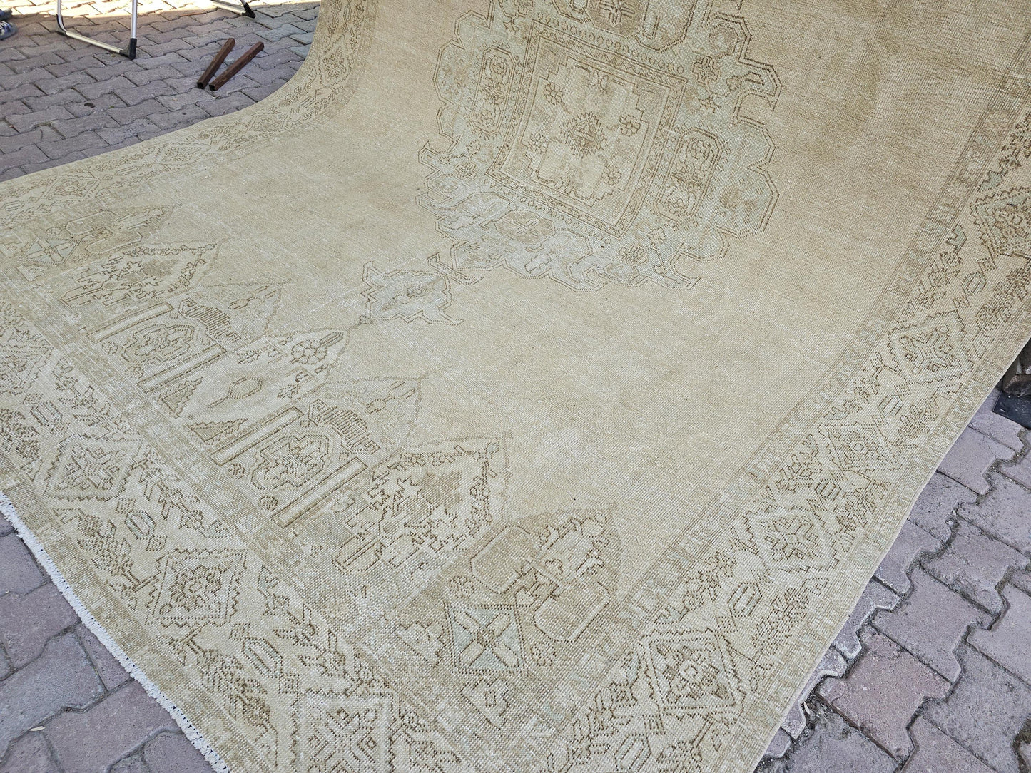 9x12 Hand-Knotted Wool Persian Rug: Neutral Beige & Ivory