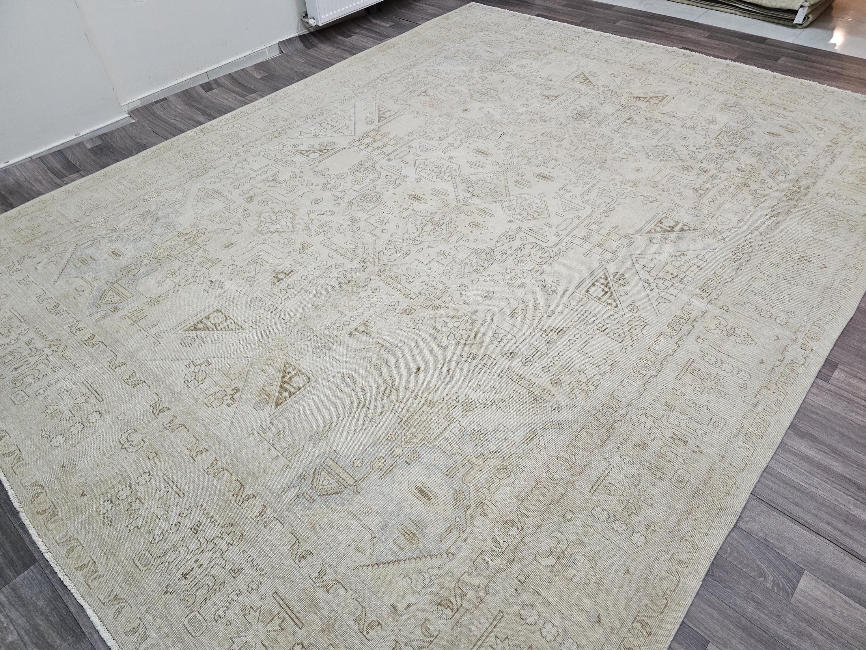 Oversize Hand Knotted Wool Rug: Vintage Heriz Design, 9.40x12.30 ft