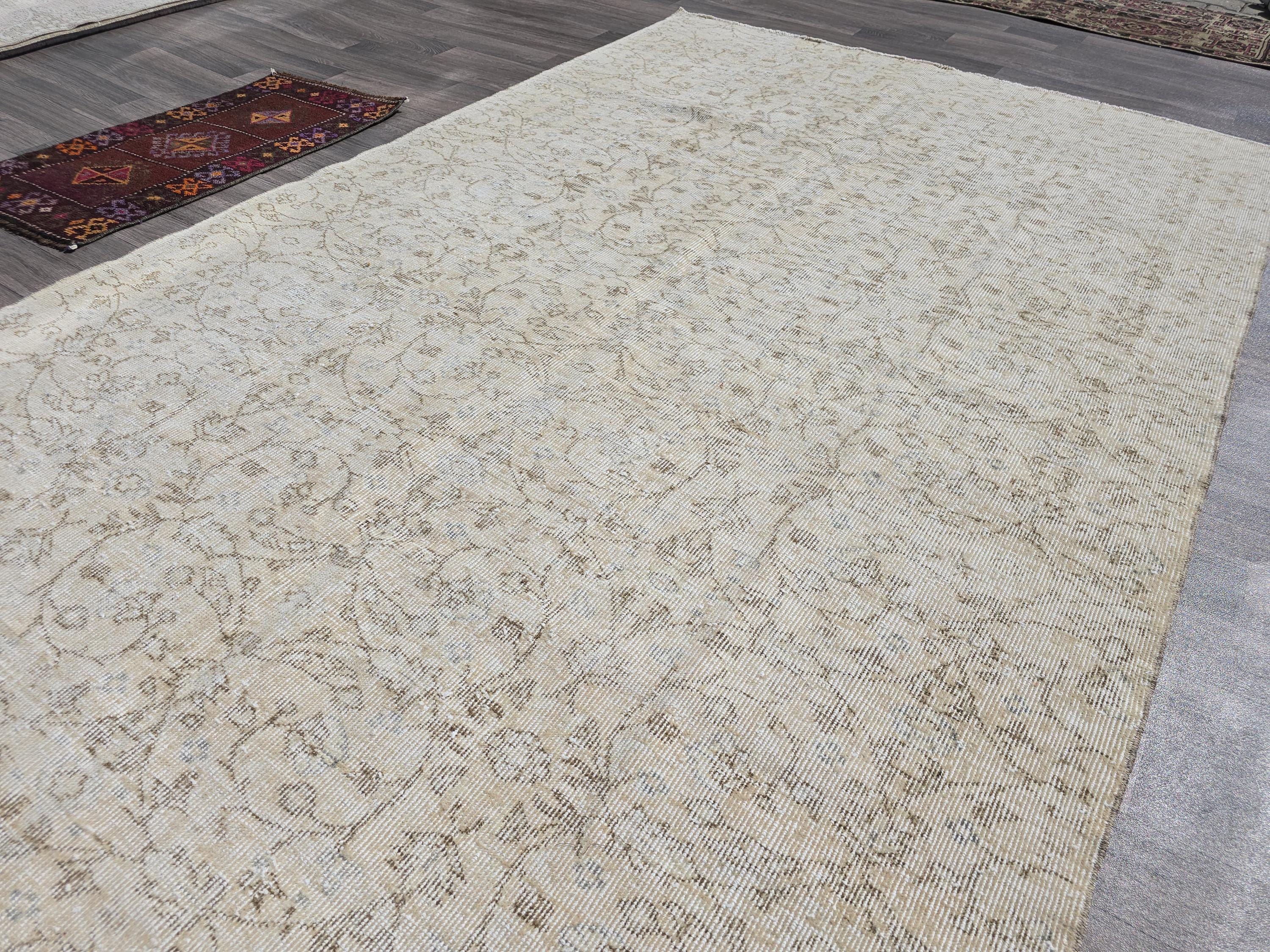 Vintage Hand-Knotted Wool Oushak Rug: 5.40 x 8.75 ft Cream Oriental Carpet