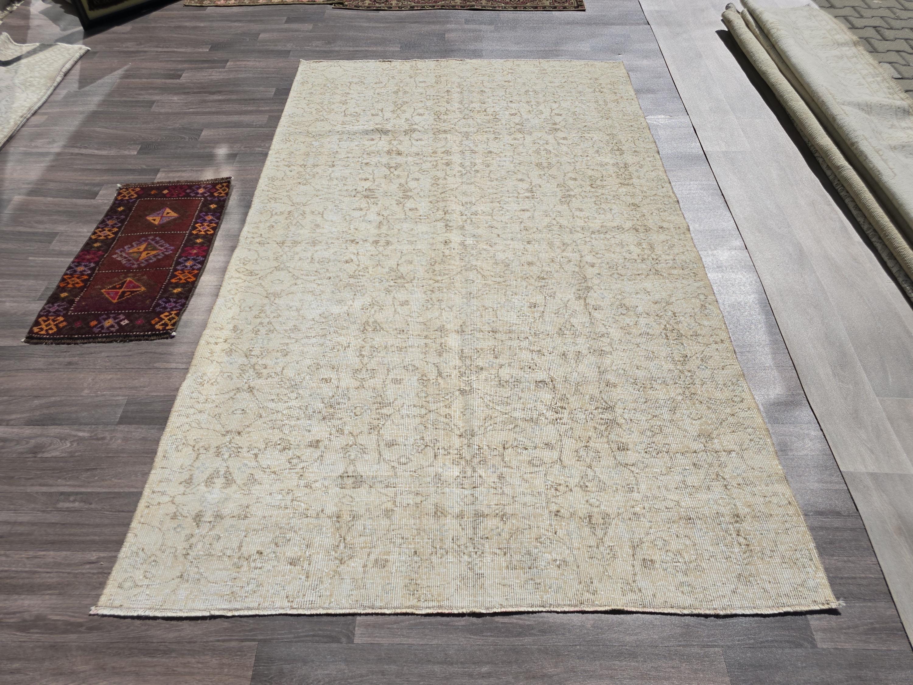 Vintage Hand-Knotted Wool Oushak Rug: 5.40 x 8.75 ft Cream Oriental Carpet