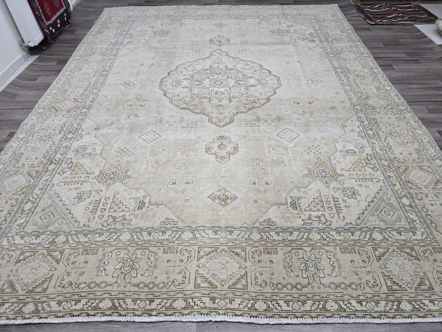 Vintage 9x12 Neutral Area Rug / Distressed Turkish Rug/ Hand Knotted Wool Rug, Large Oushak rug, oversize Bedroom rug, saloon rug