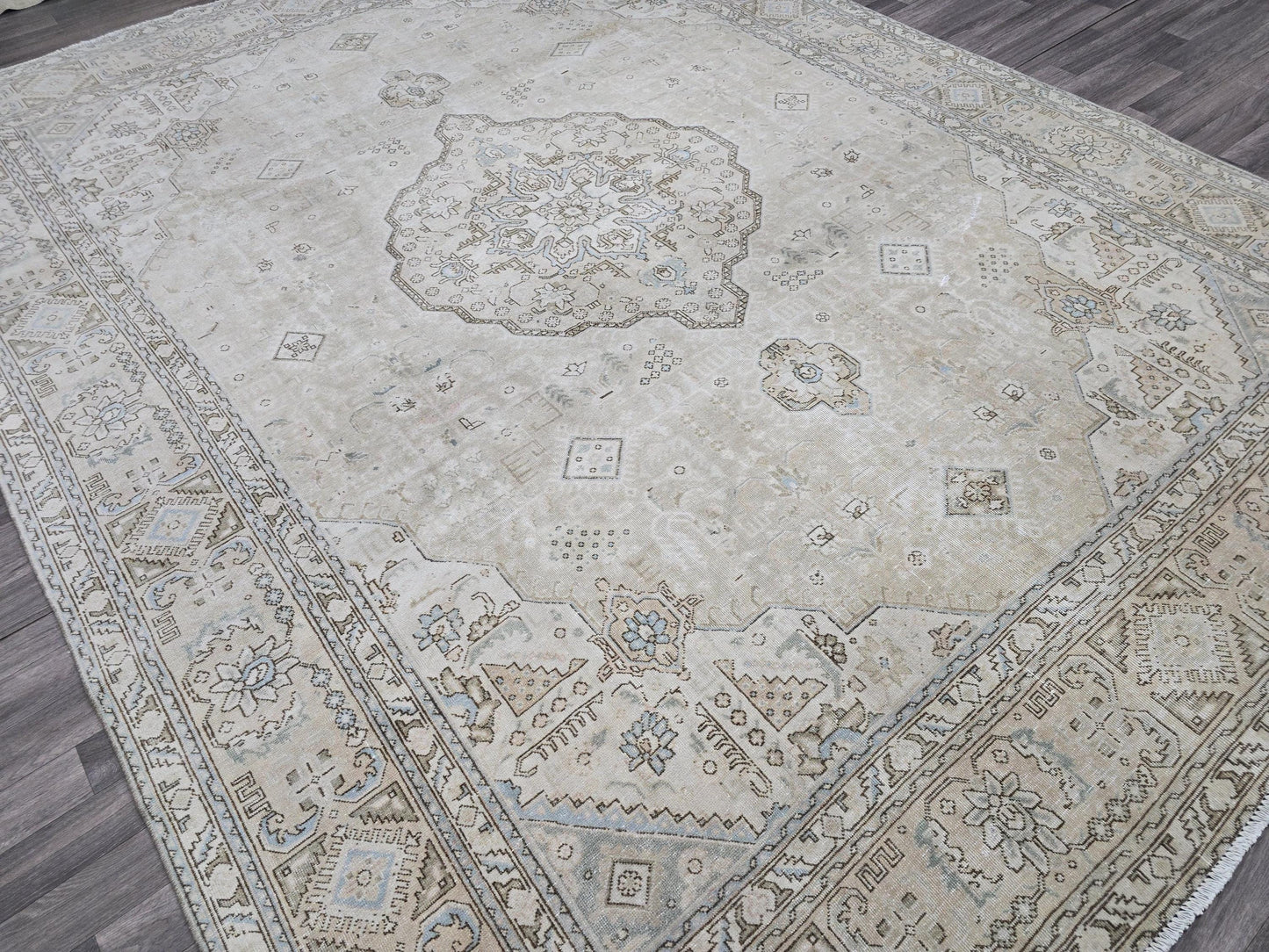 Vintage 9x12 Neutral Area Rug / Distressed Turkish Rug/ Hand Knotted Wool Rug, Large Oushak rug, oversize Bedroom rug, saloon rug