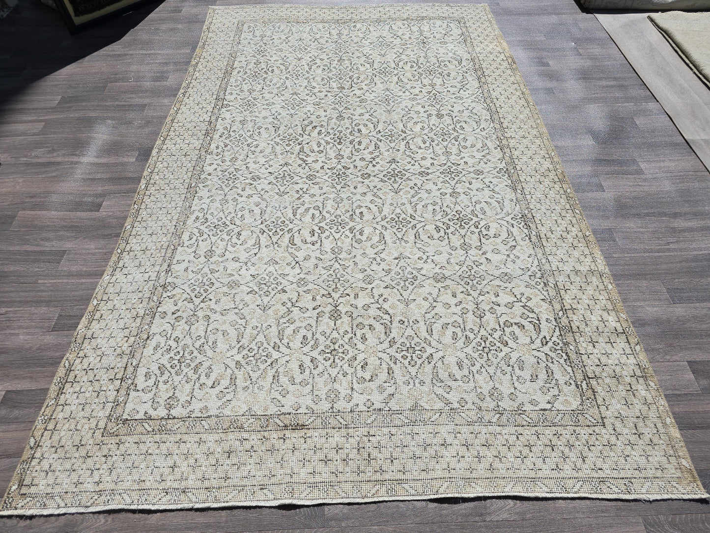 Vintage Turkish Oushak Wool Rug: 5.7x9.4 ft, Hand-Knotted Neutral Area Rug