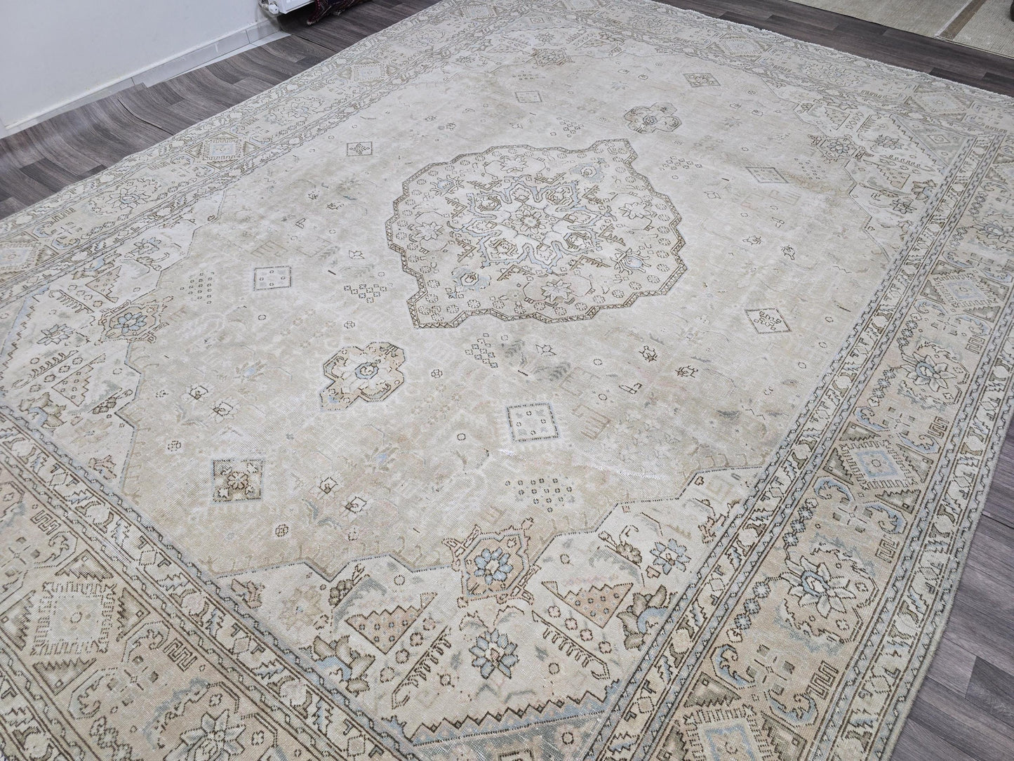 Vintage 9x12 Neutral Area Rug / Distressed Turkish Rug/ Hand Knotted Wool Rug, Large Oushak rug, oversize Bedroom rug, saloon rug