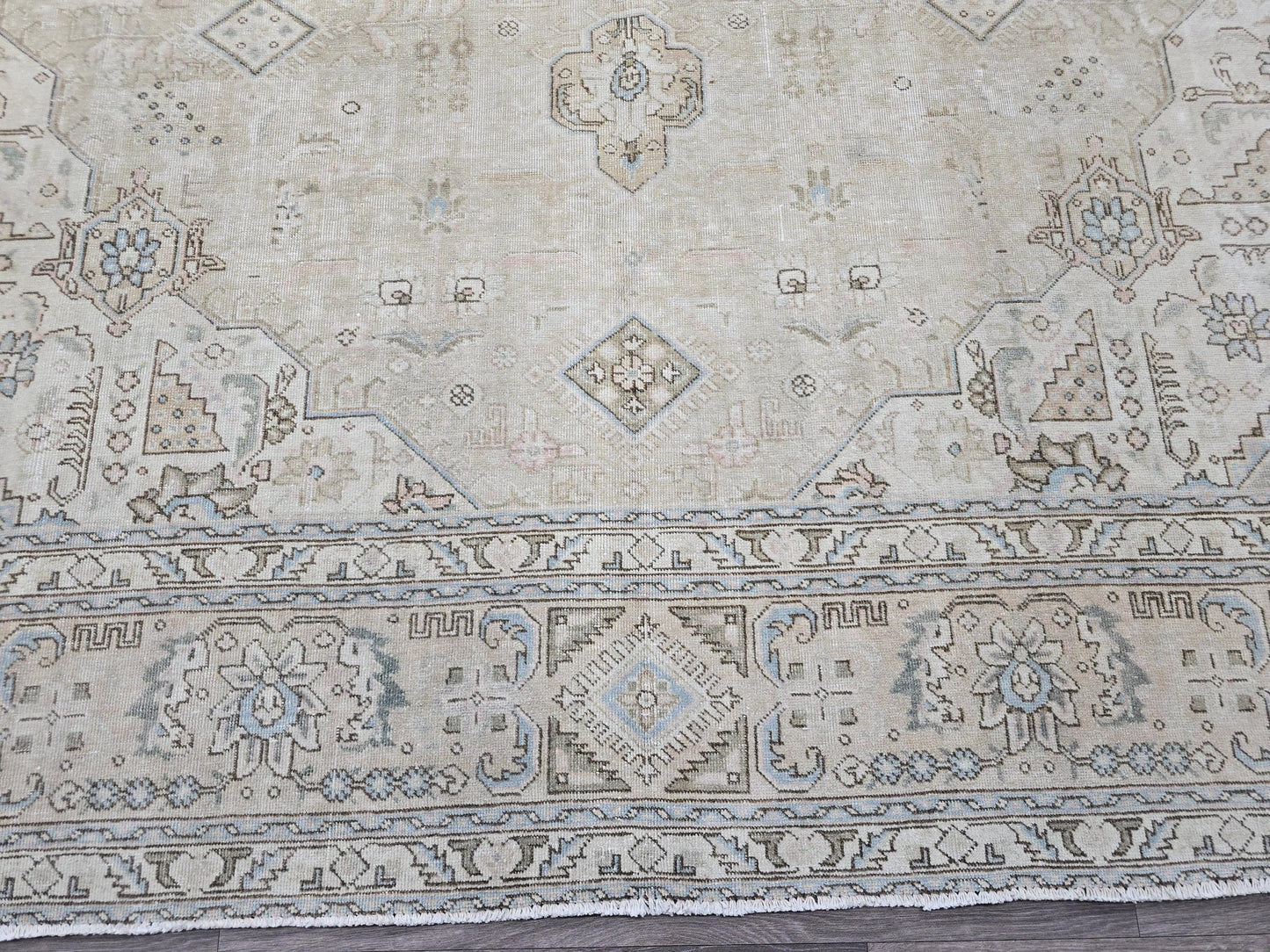 Vintage 9x12 Neutral Area Rug / Distressed Turkish Rug/ Hand Knotted Wool Rug, Large Oushak rug, oversize Bedroom rug, saloon rug
