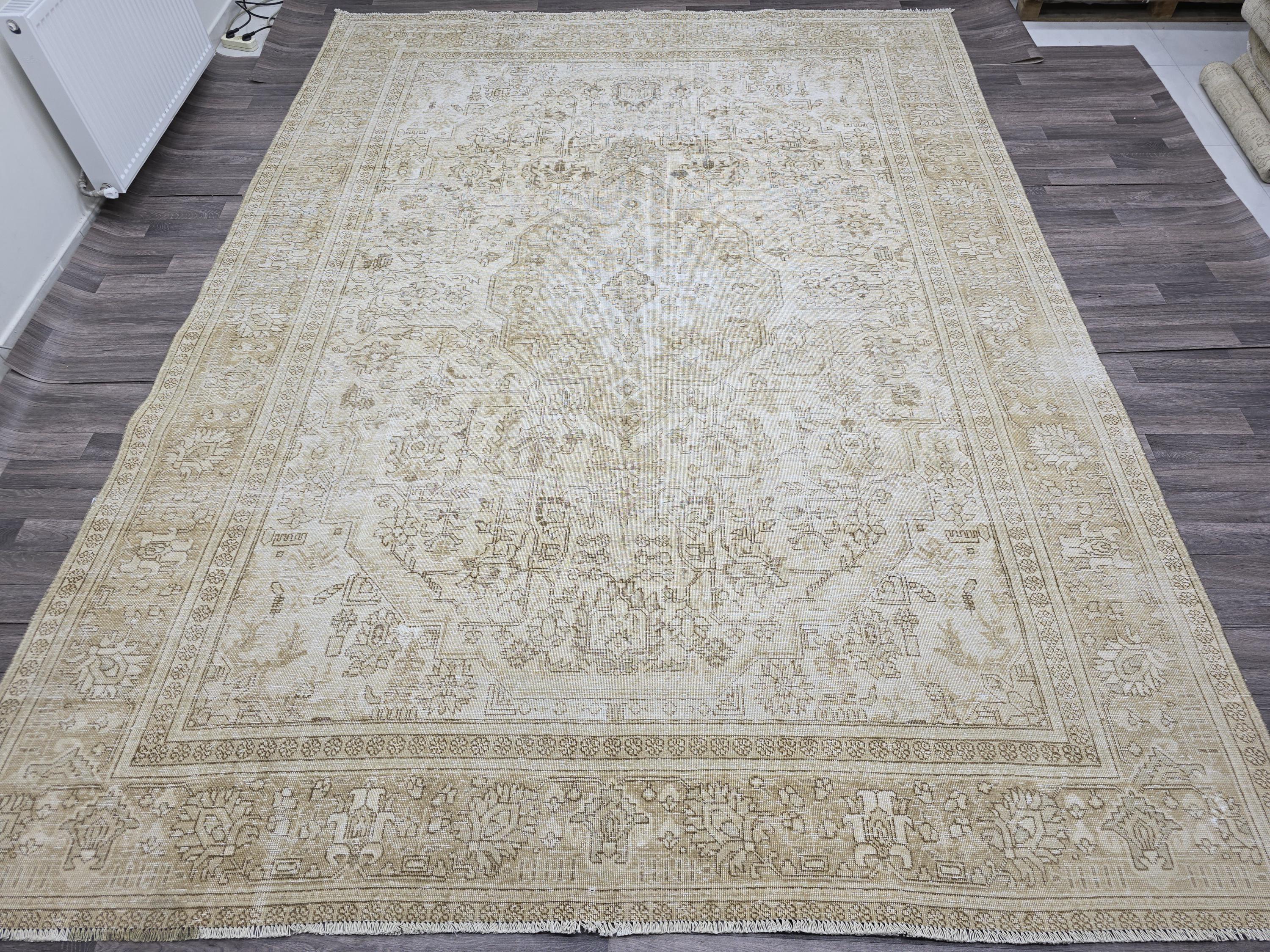 Large Vintage Handwoven Turkish Rug: 9'4" x 12'5" Beige Wool Oushak Carpet