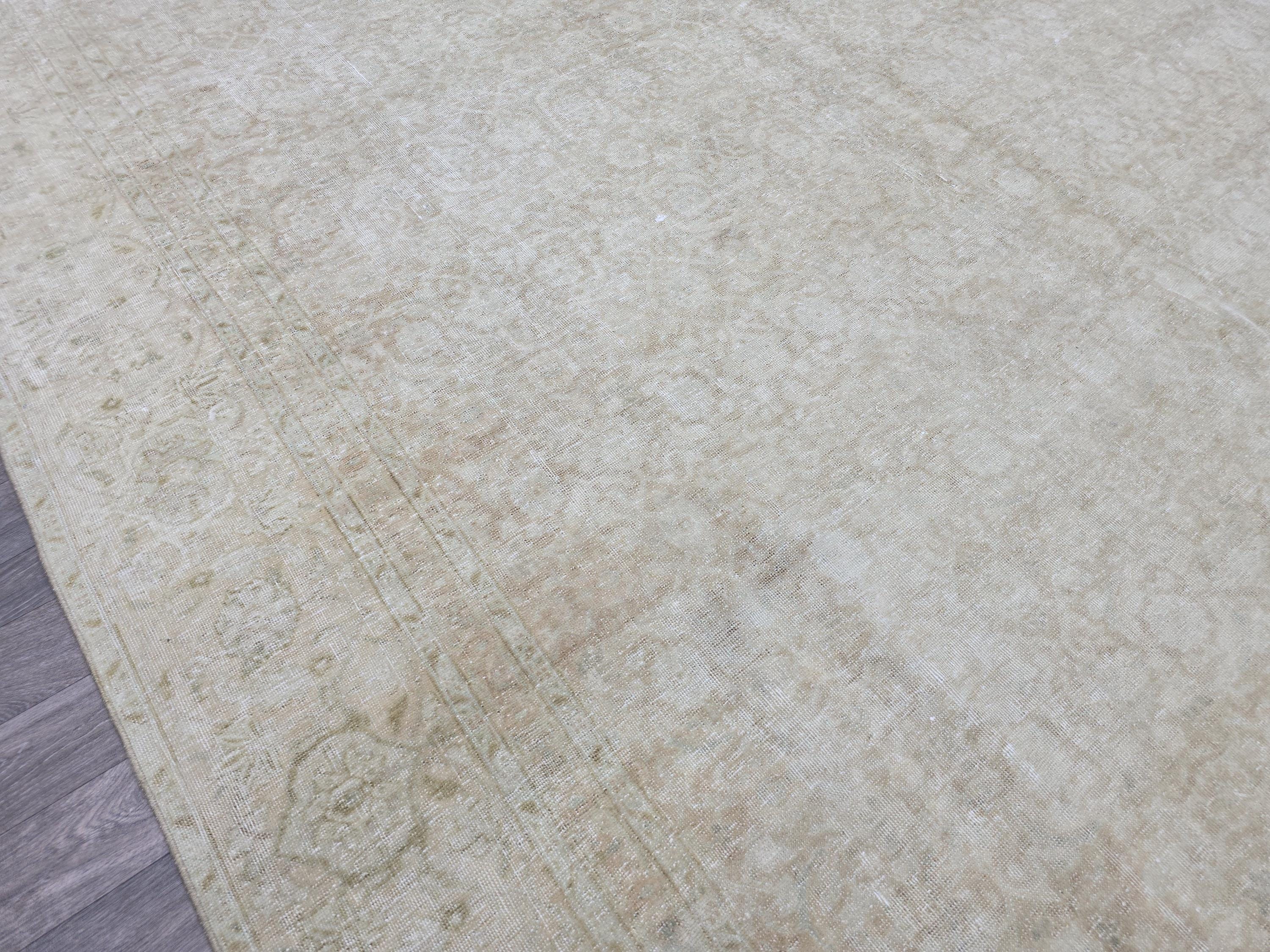 Large Cream Beige Oushak Rug: Vintage Style Turkish Carpet (8.90x12.90 ft)