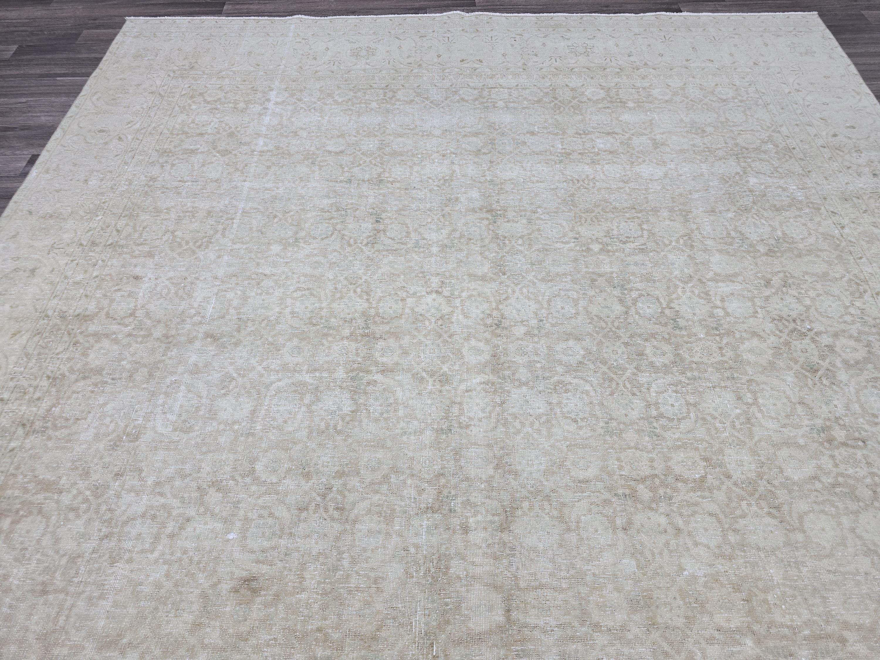 Large Cream Beige Oushak Rug: Vintage Style Turkish Carpet (8.90x12.90 ft)