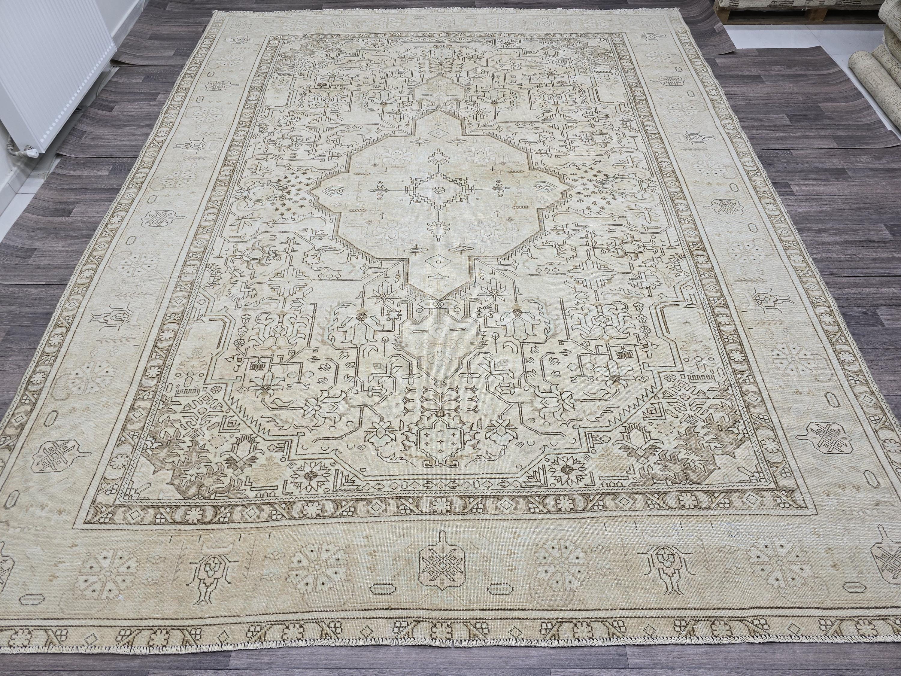 Large Vintage Turkish Oushak Rug: Handwoven Wool, Beige Geometric Medallion (9.7 x 12.25 ft)
