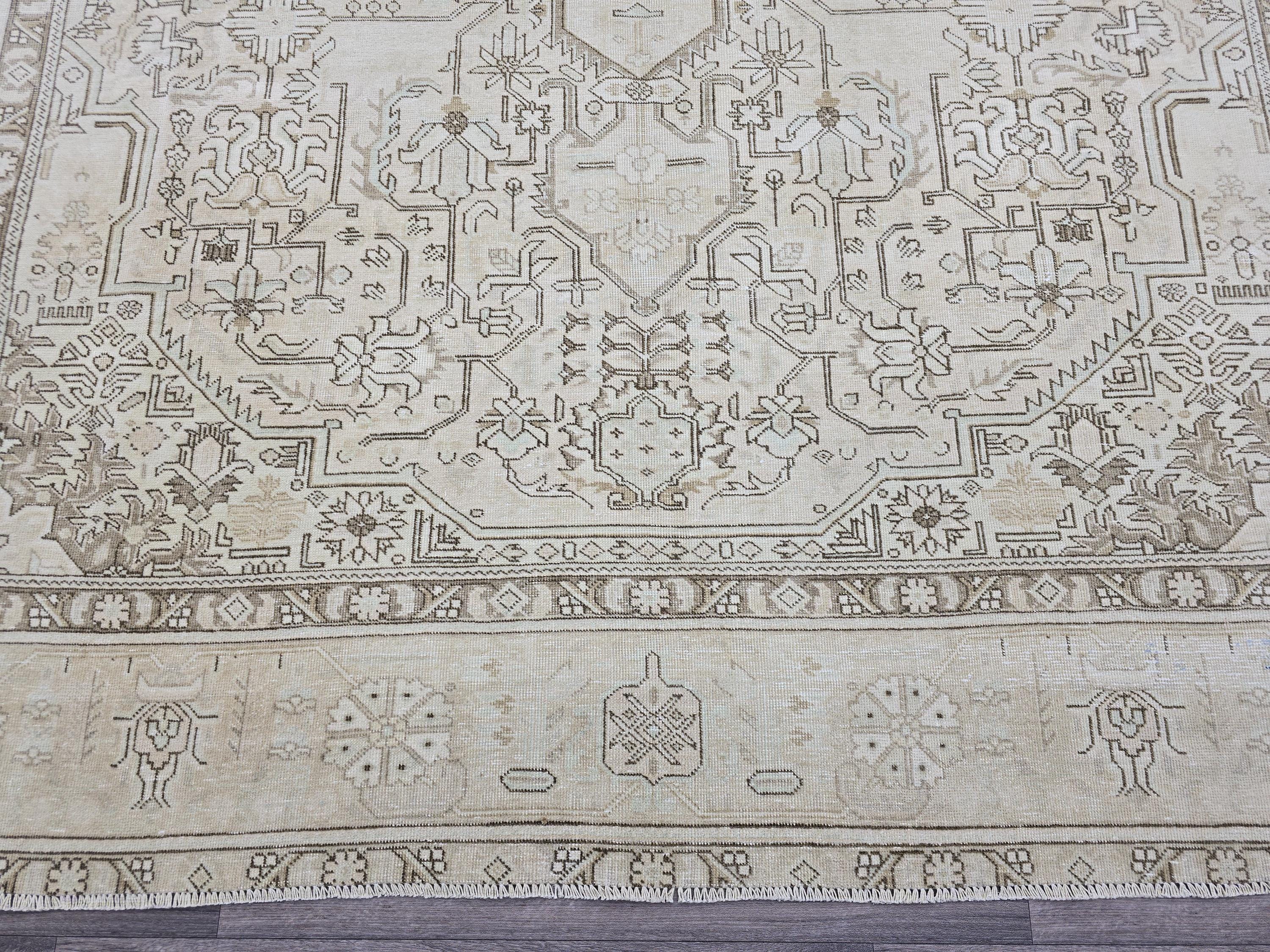 Large Vintage Turkish Oushak Rug: Handwoven Wool, Beige Geometric Medallion (9.7 x 12.25 ft)