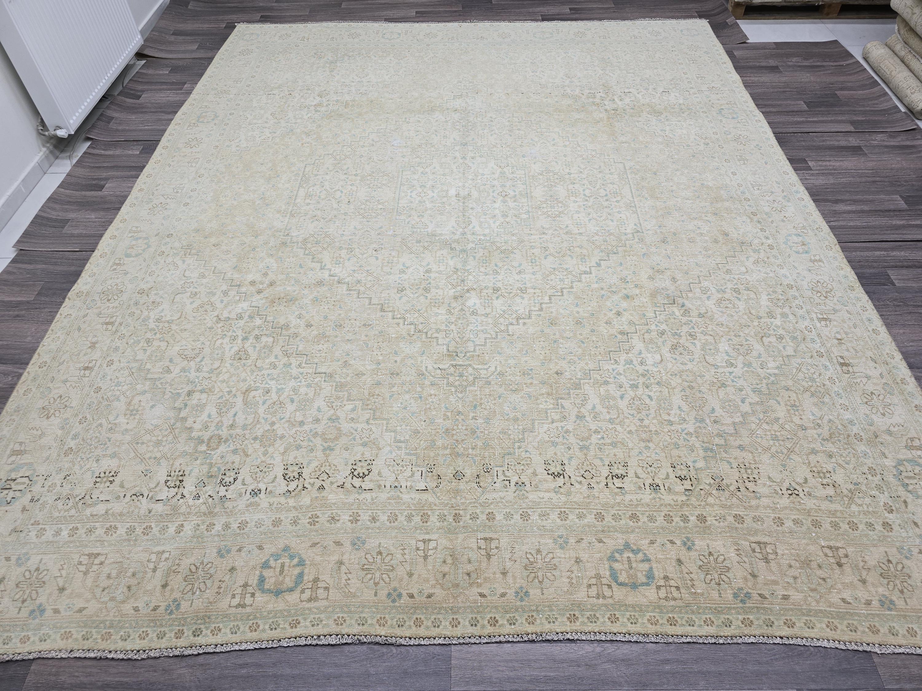 Oversized Neutral Oushak Rug (9.65x12 ft): Vintage Turkish Wool Carpet